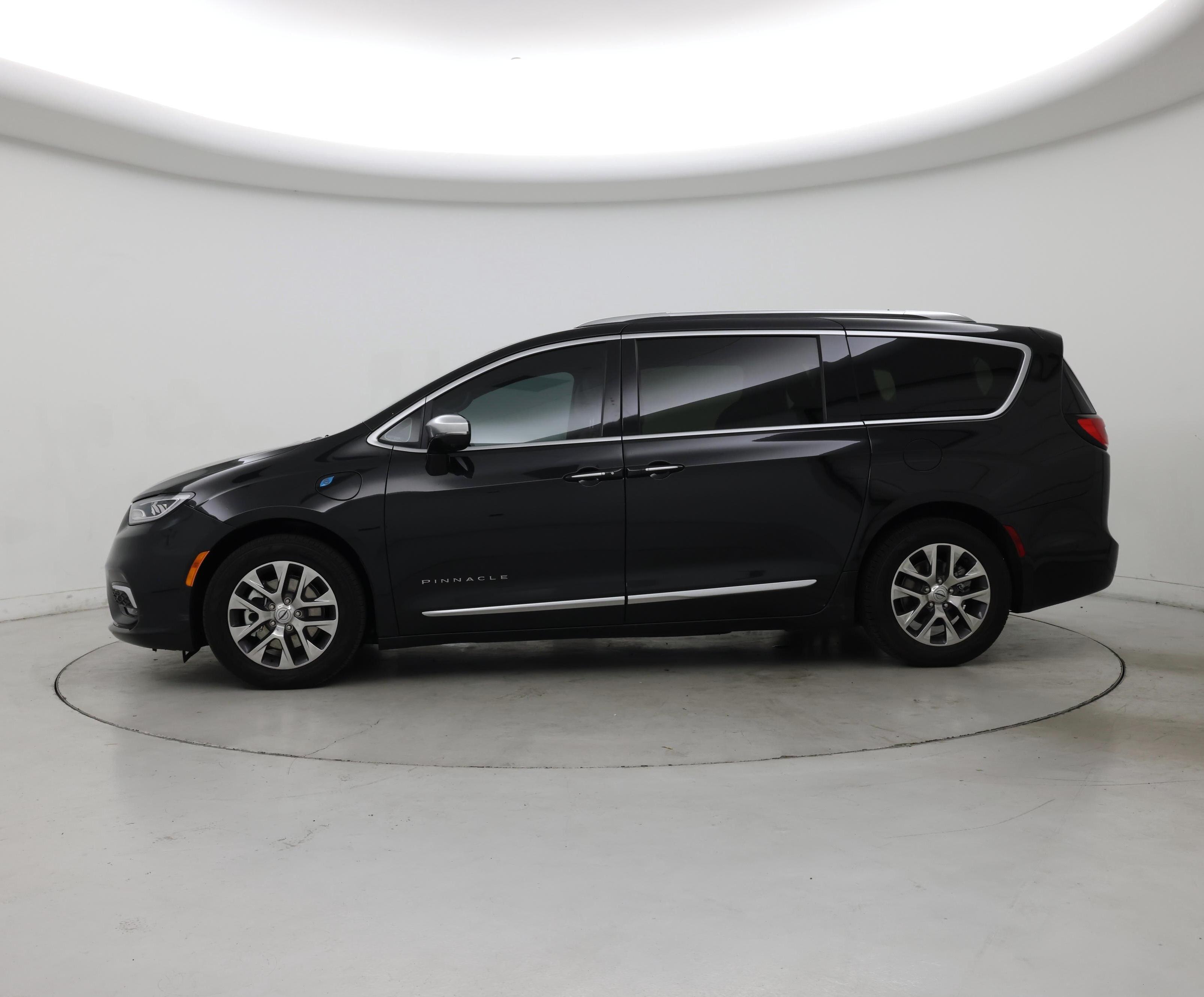 Thumbnail: 2023 Chrysler Pacifica - 3