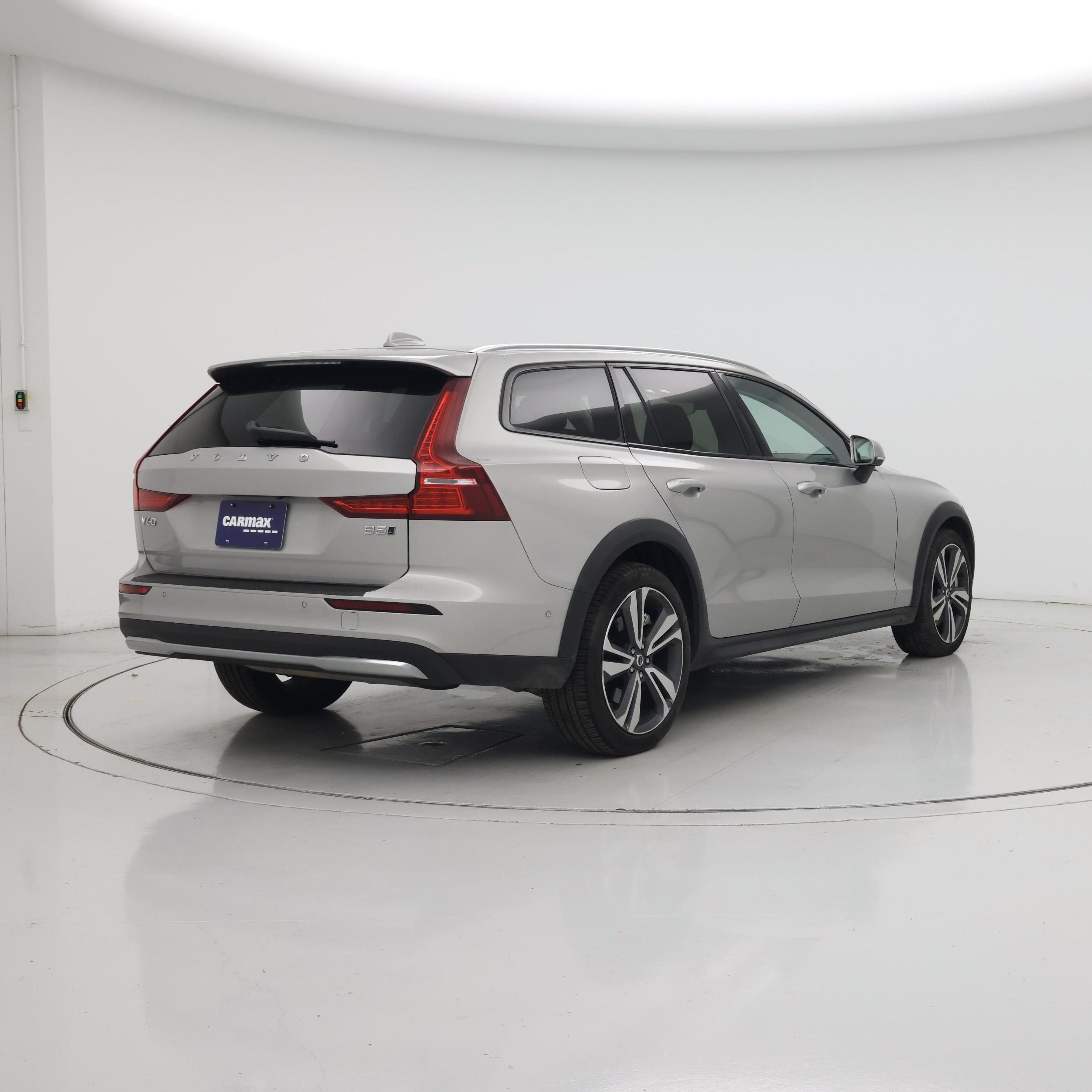 Thumbnail: 2025 Volvo S60 - 8