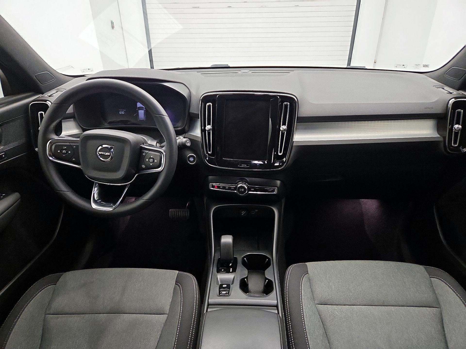 Thumbnail: 2024 Volvo XC40 - 9