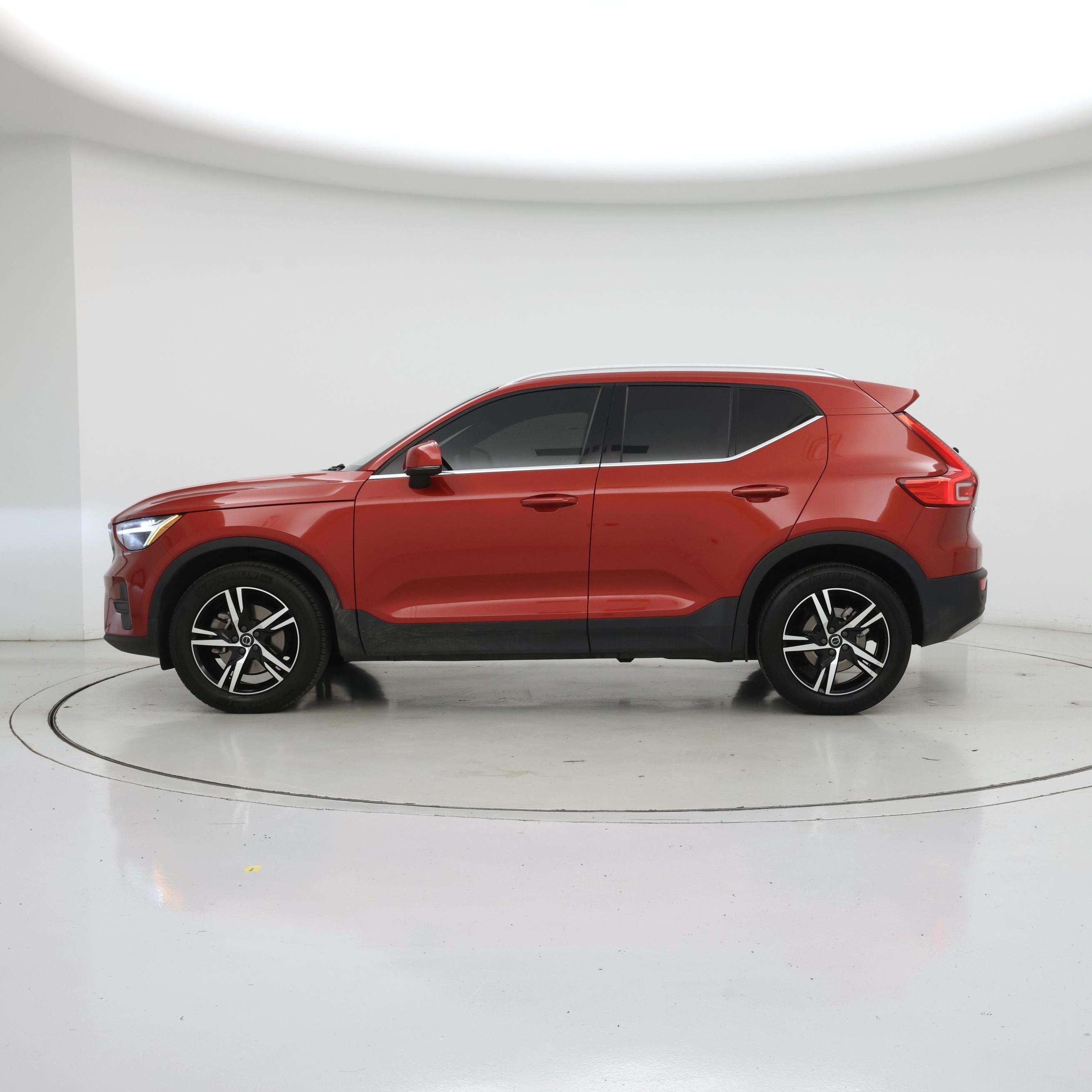 Thumbnail: 2024 Volvo XC40 - 3