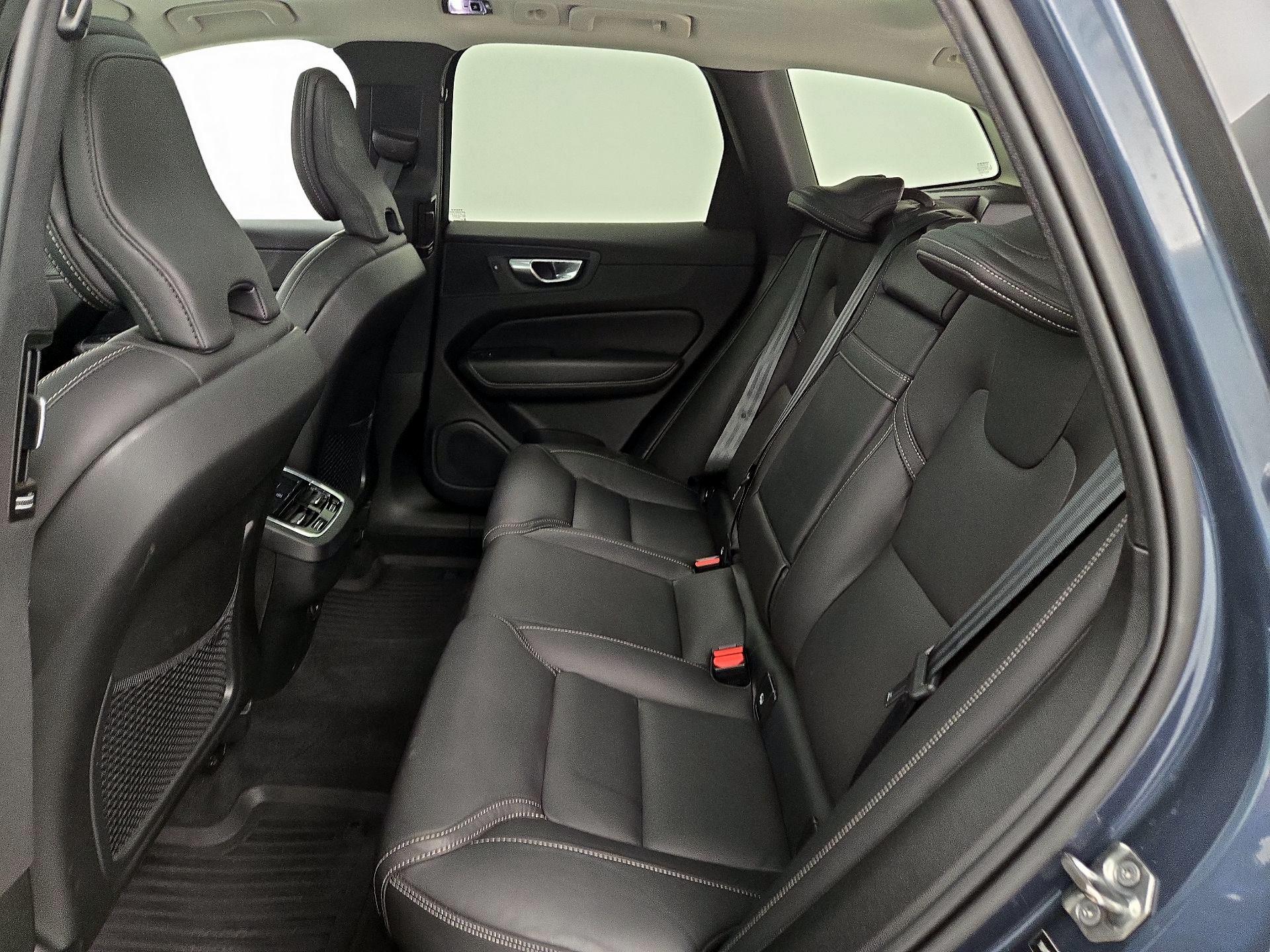 Thumbnail: 2021 Volvo XC60 - 20