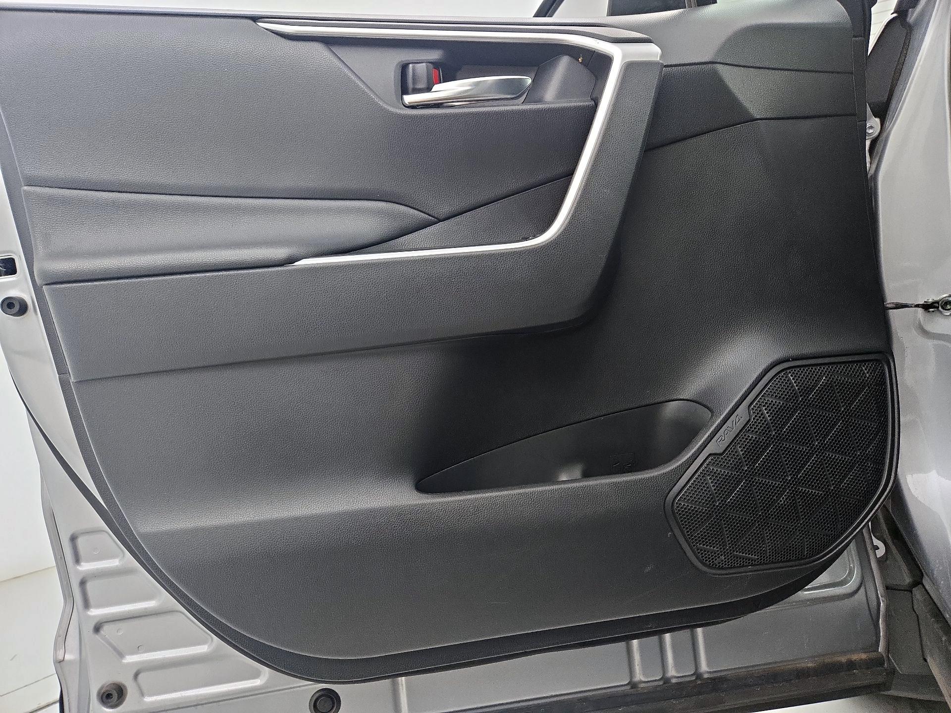 Thumbnail: 2021 Toyota RAV4 - 12