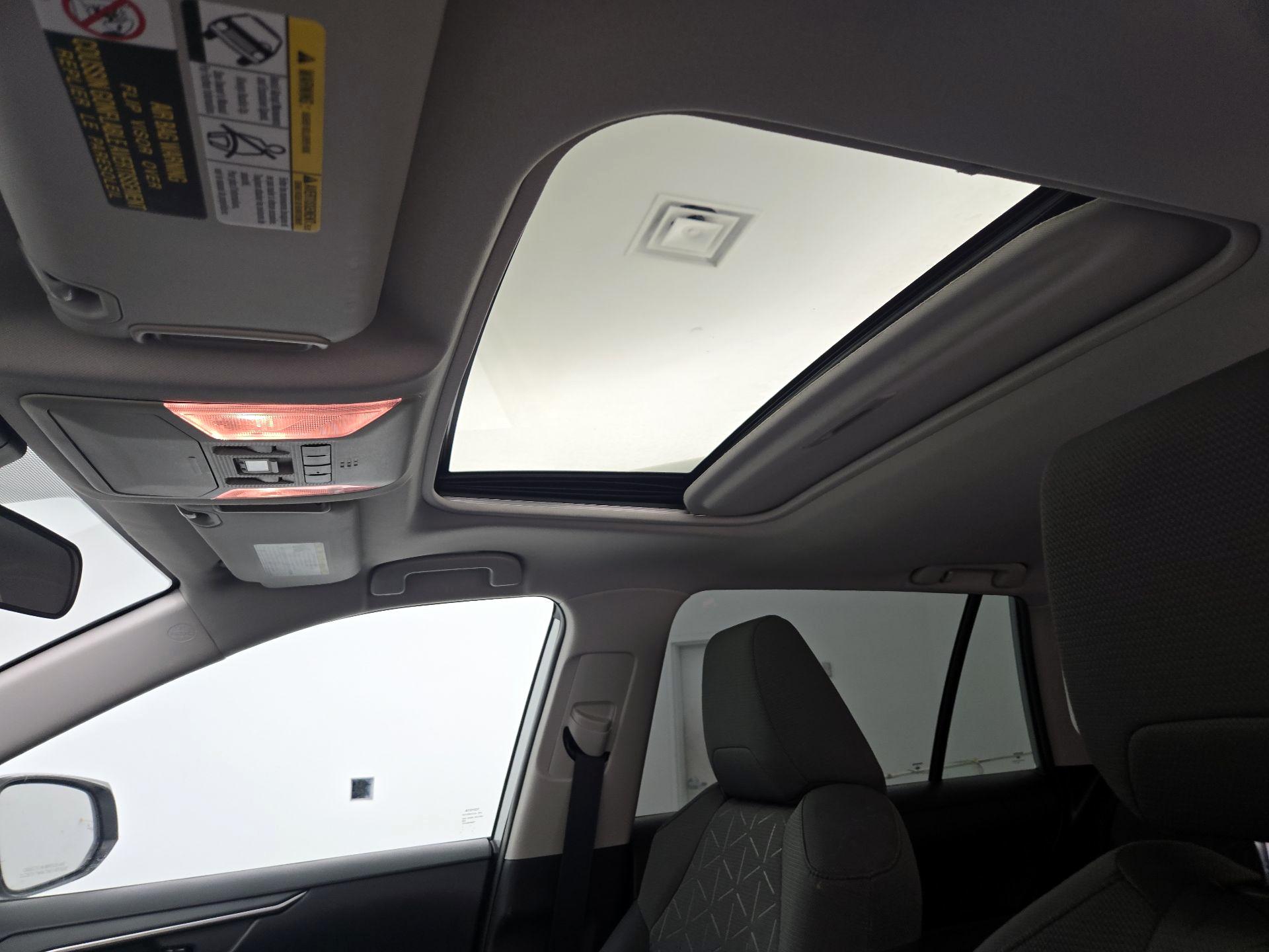 Thumbnail: 2021 Toyota RAV4 - 19