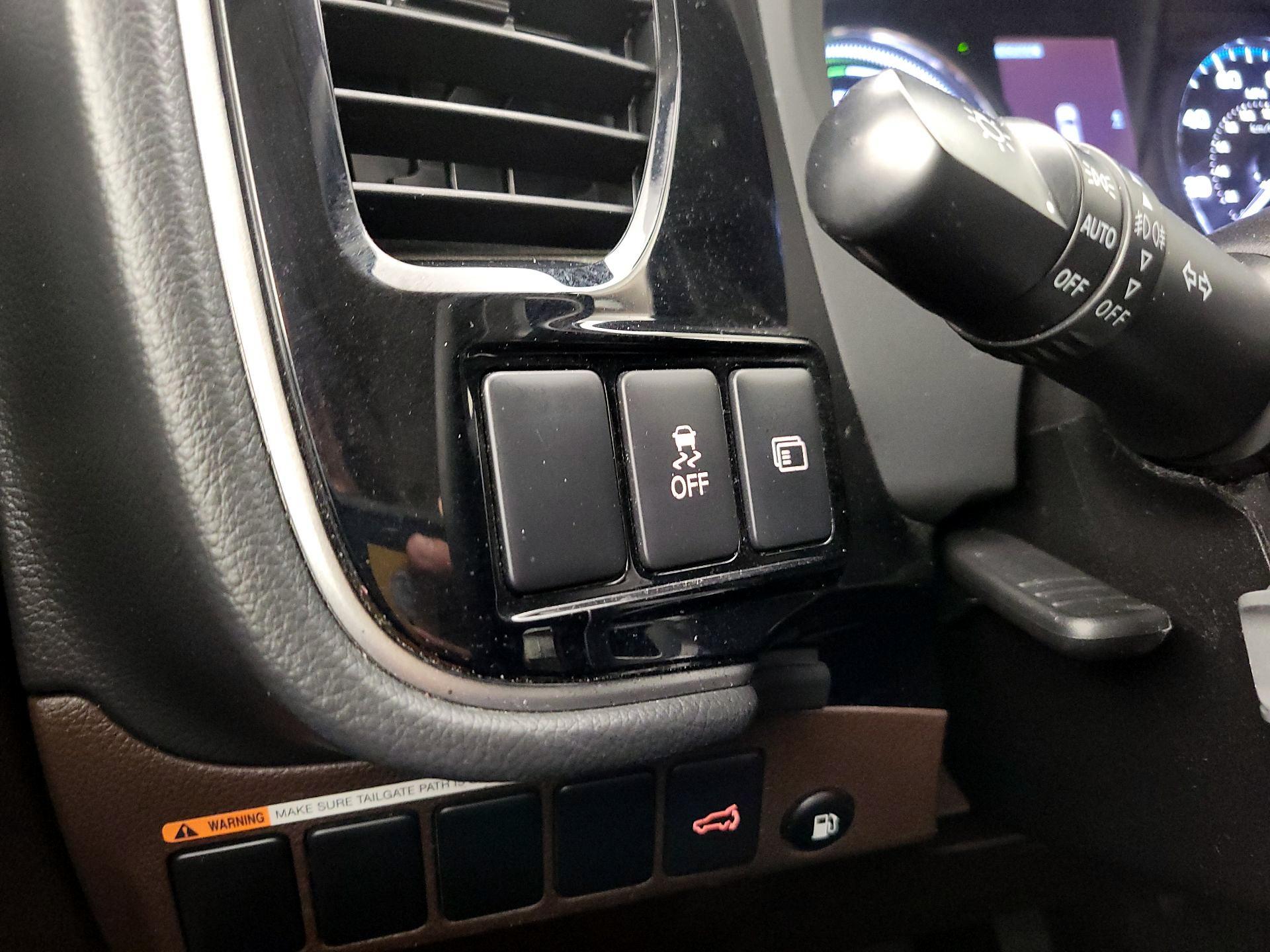 Thumbnail: 2018 Mitsubishi Outlander - 13