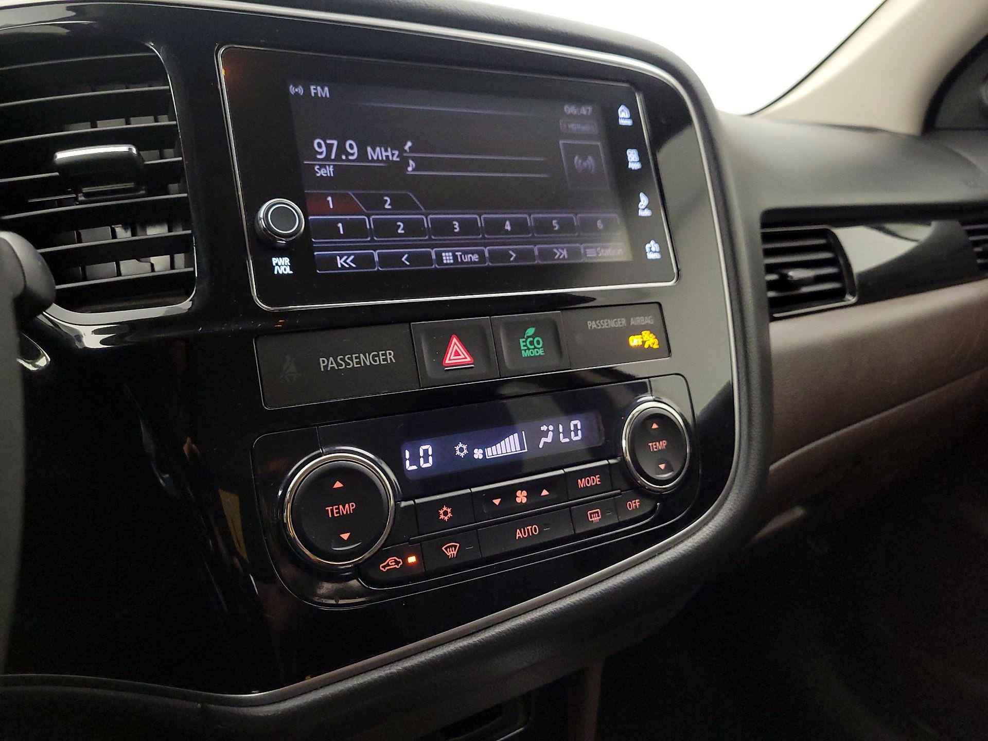 Thumbnail: 2018 Mitsubishi Outlander - 16