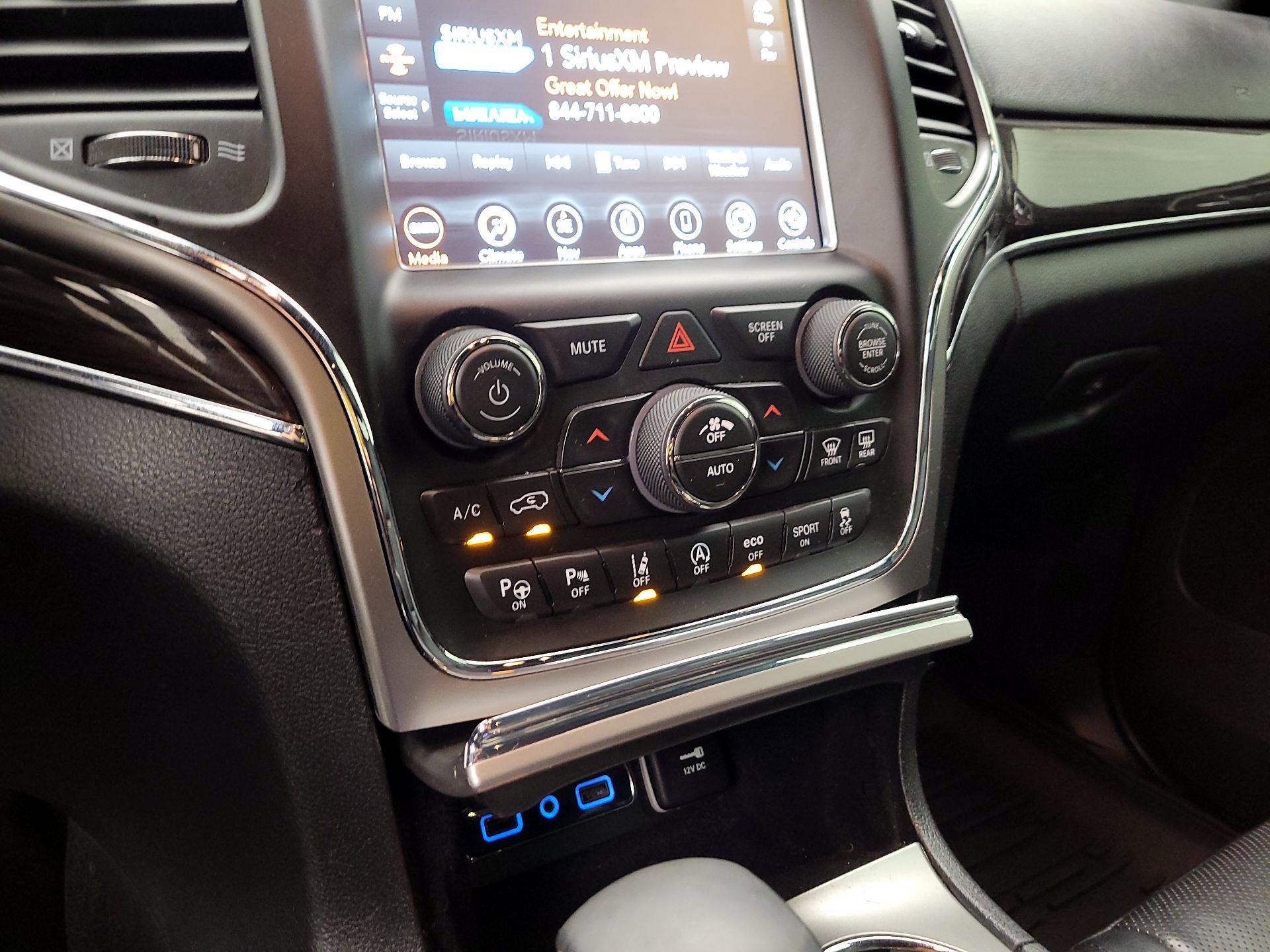 Thumbnail: 2018 Jeep Grand Cherokee - 17