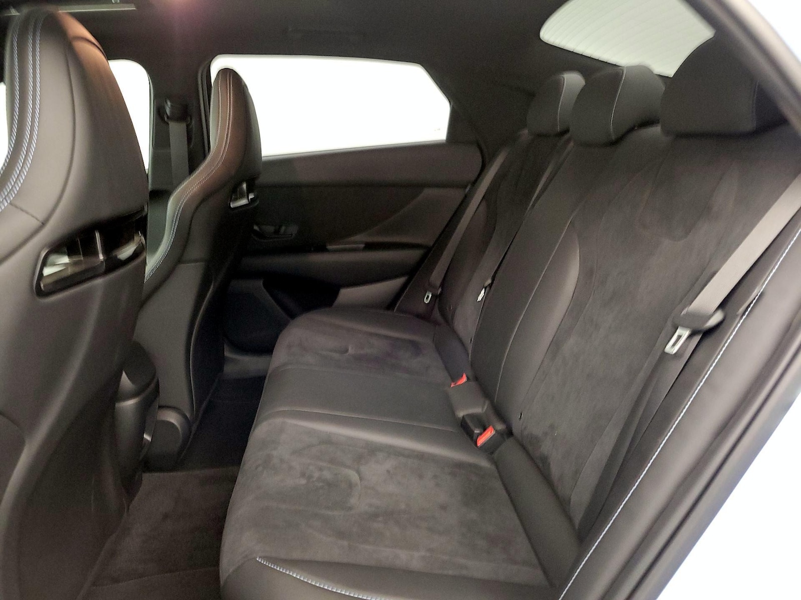 2025 Hyundai Elantra N - Photo 22