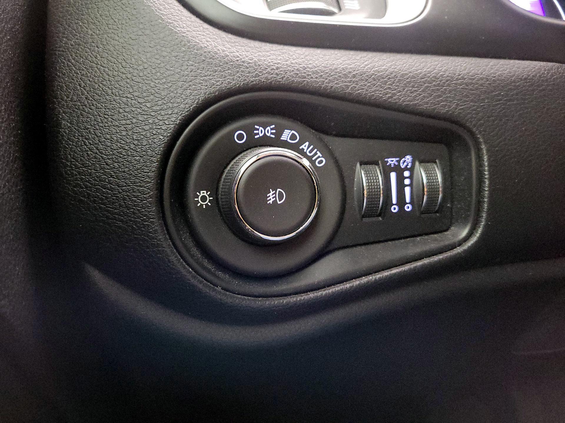 Thumbnail: 2020 Jeep Renegade - 13