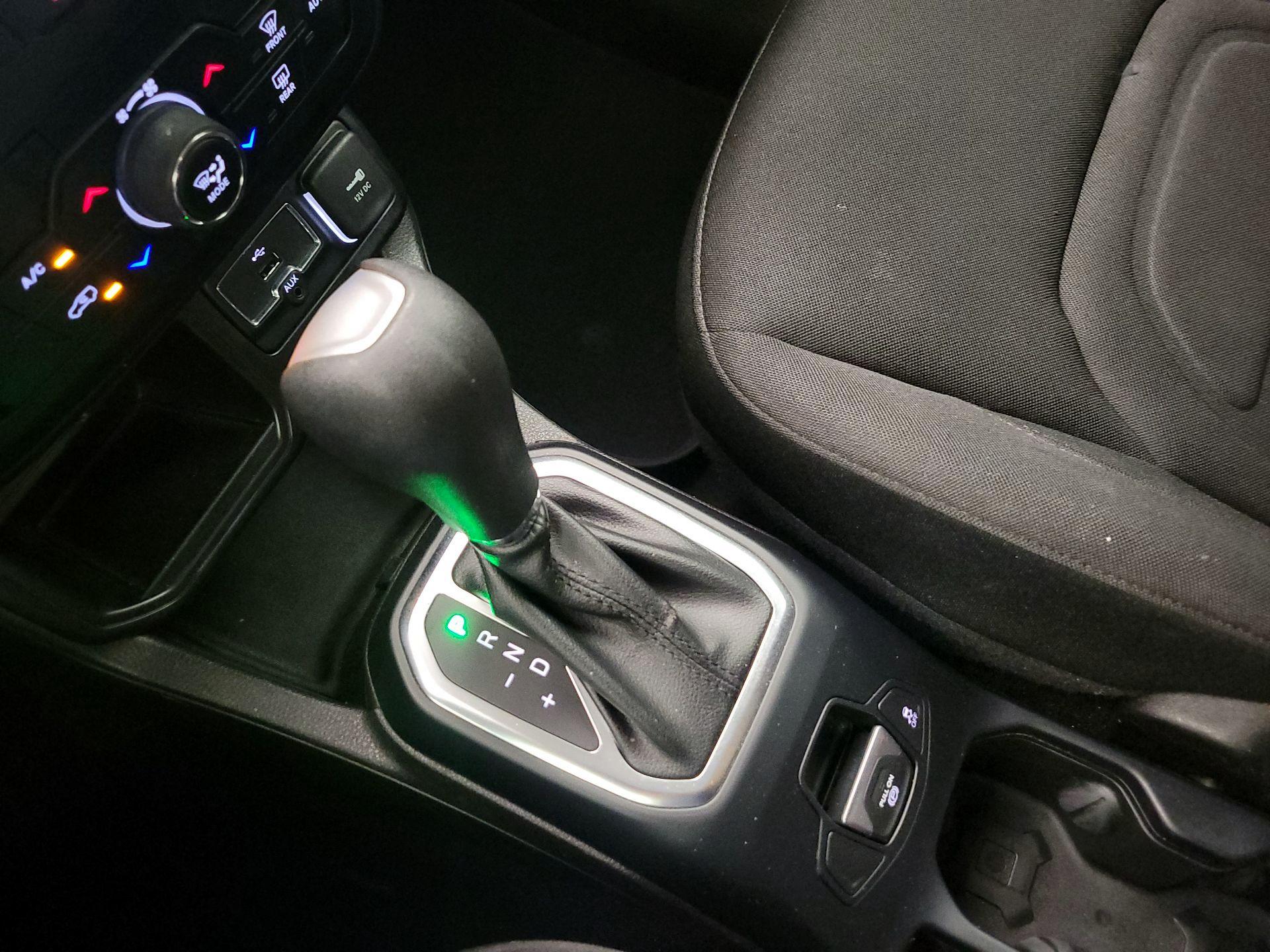 Thumbnail: 2020 Jeep Renegade - 17