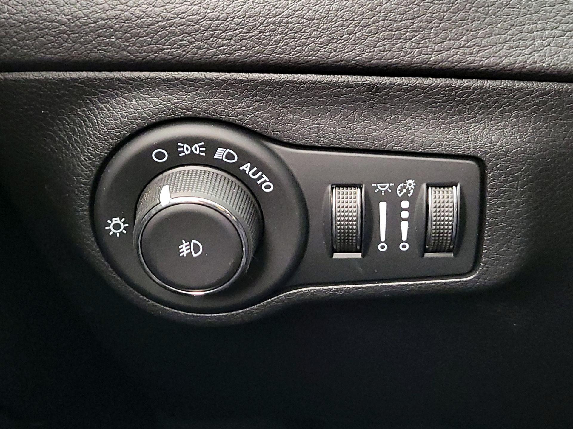 Thumbnail: 2021 Jeep Compass - 13