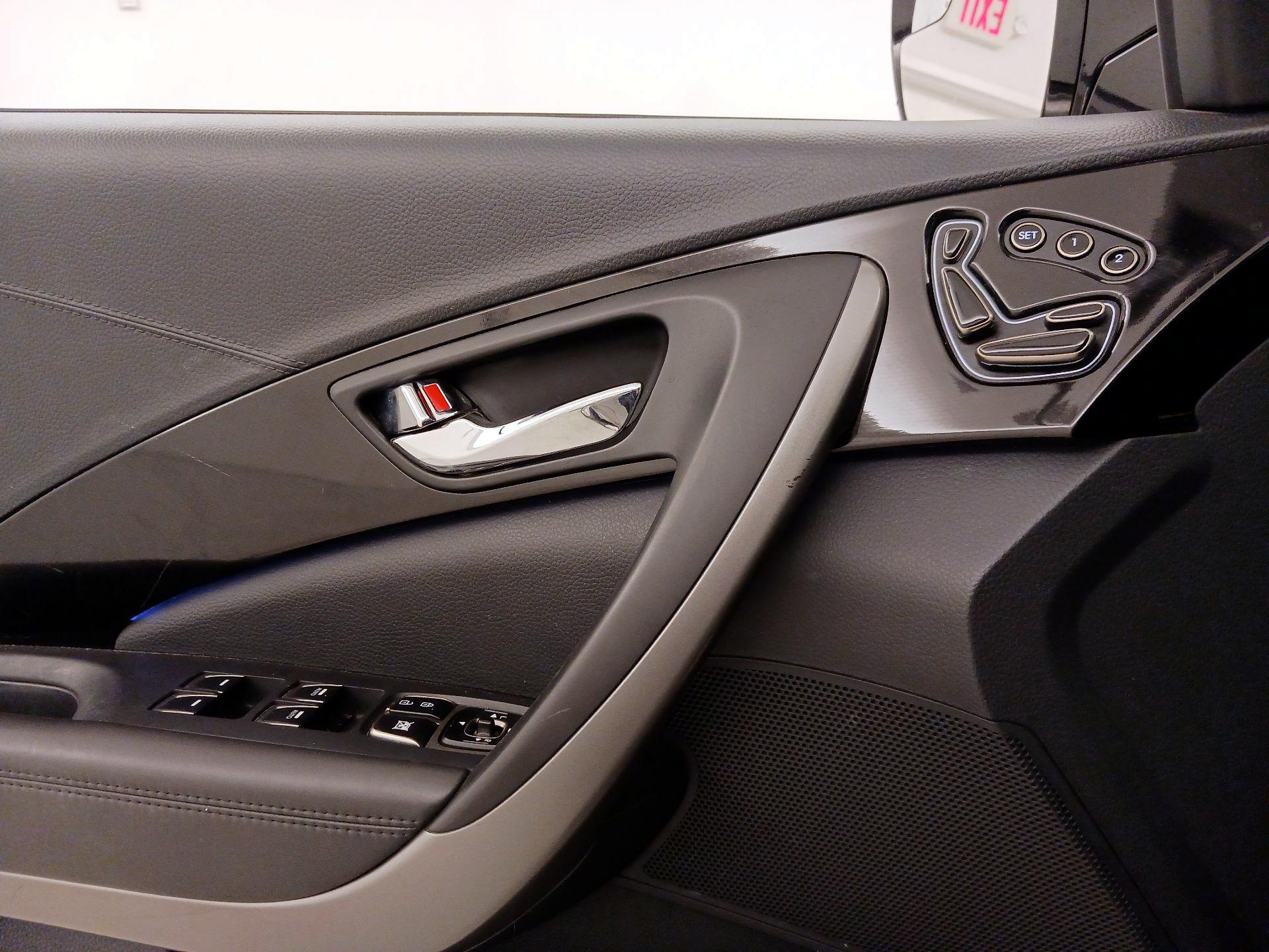 Thumbnail: 2014 Hyundai Azera - 12