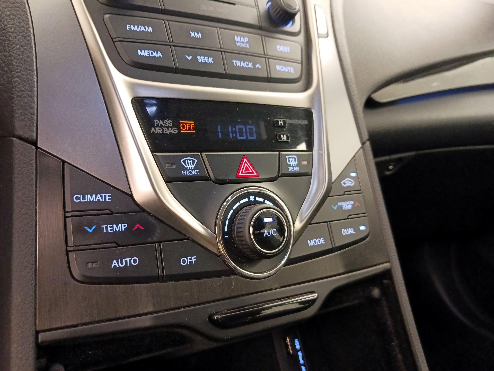 Thumbnail: 2014 Hyundai Azera - 16