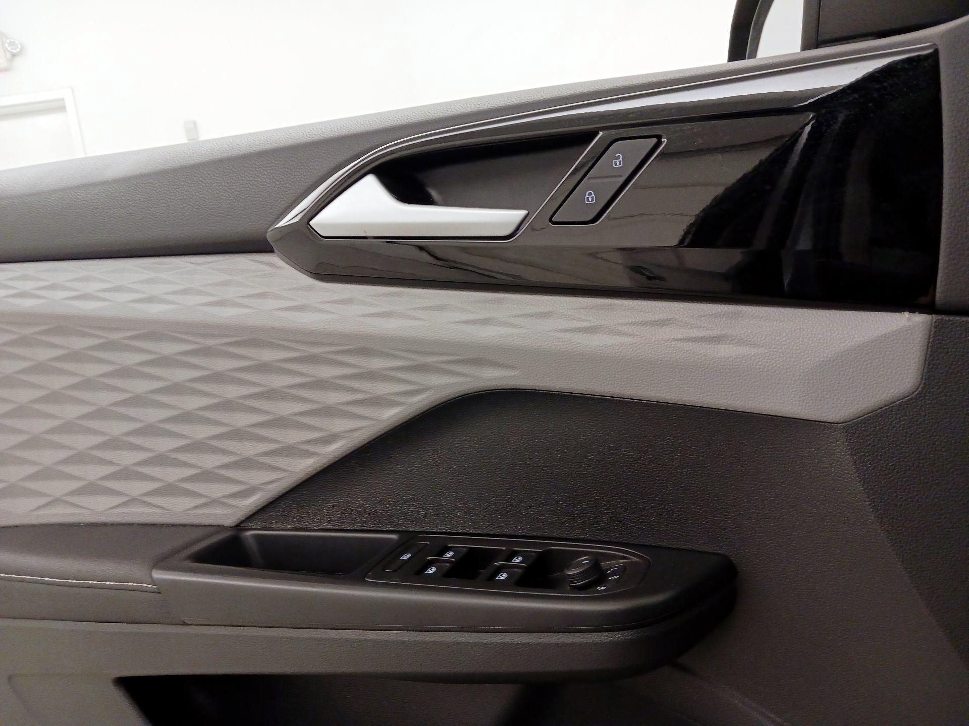 Thumbnail: 2024 Volkswagen Taos - 12