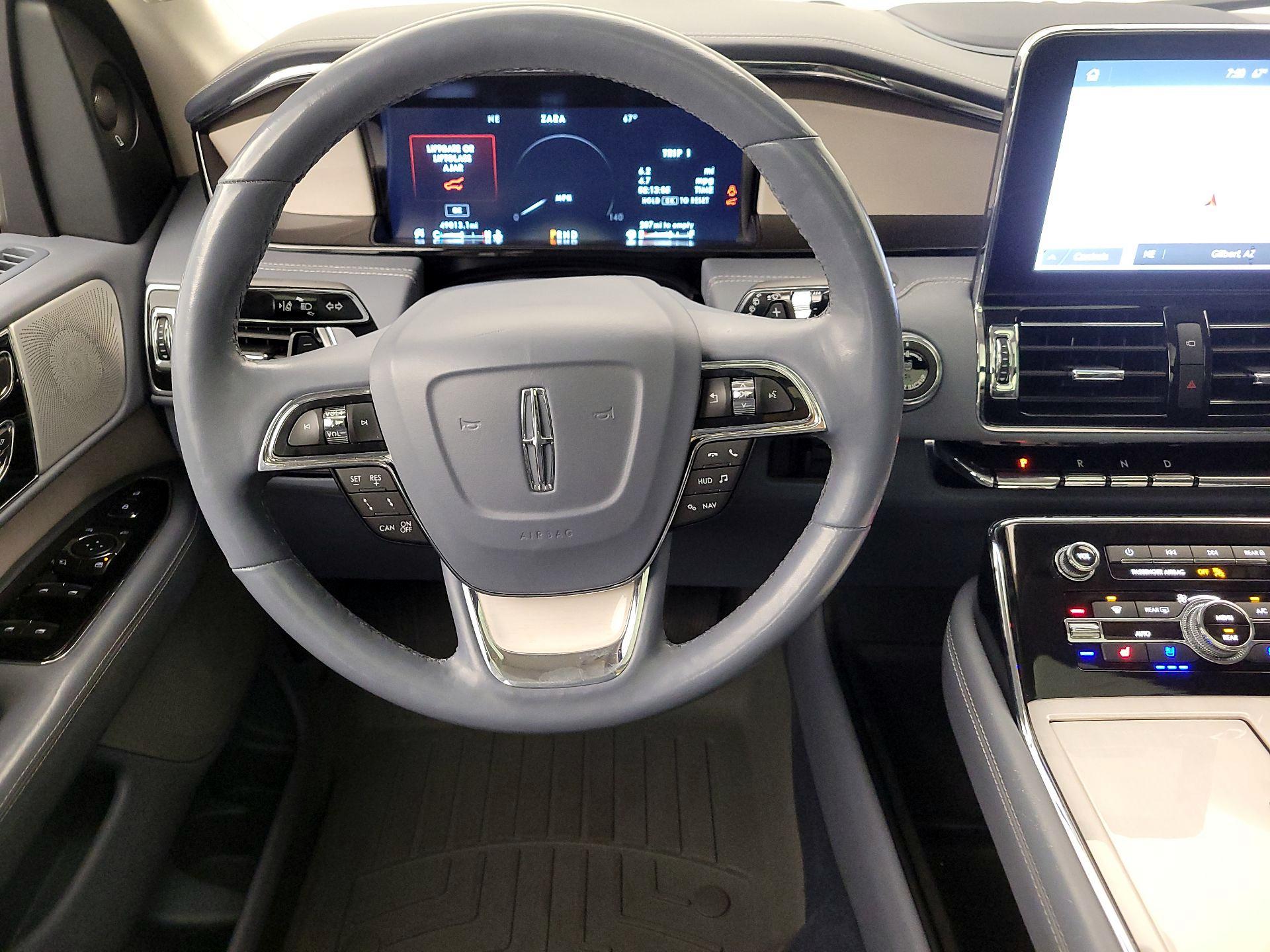 Thumbnail: 2020 Lincoln Navigator L - 10