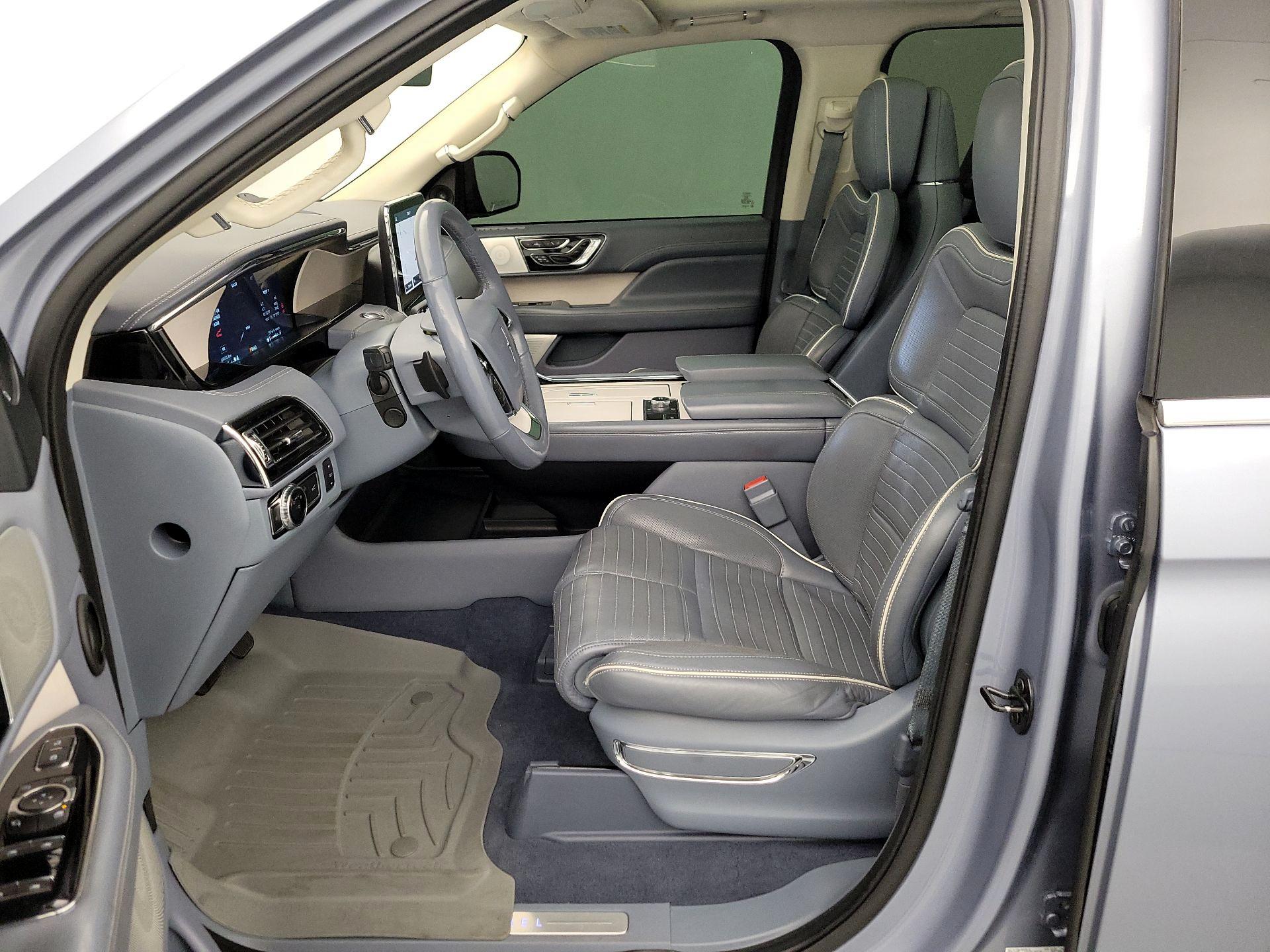 Thumbnail: 2020 Lincoln Navigator L - 11