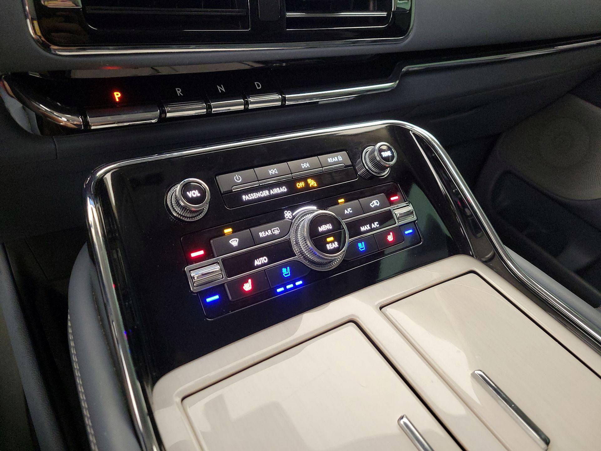 Thumbnail: 2020 Lincoln Navigator L - 17