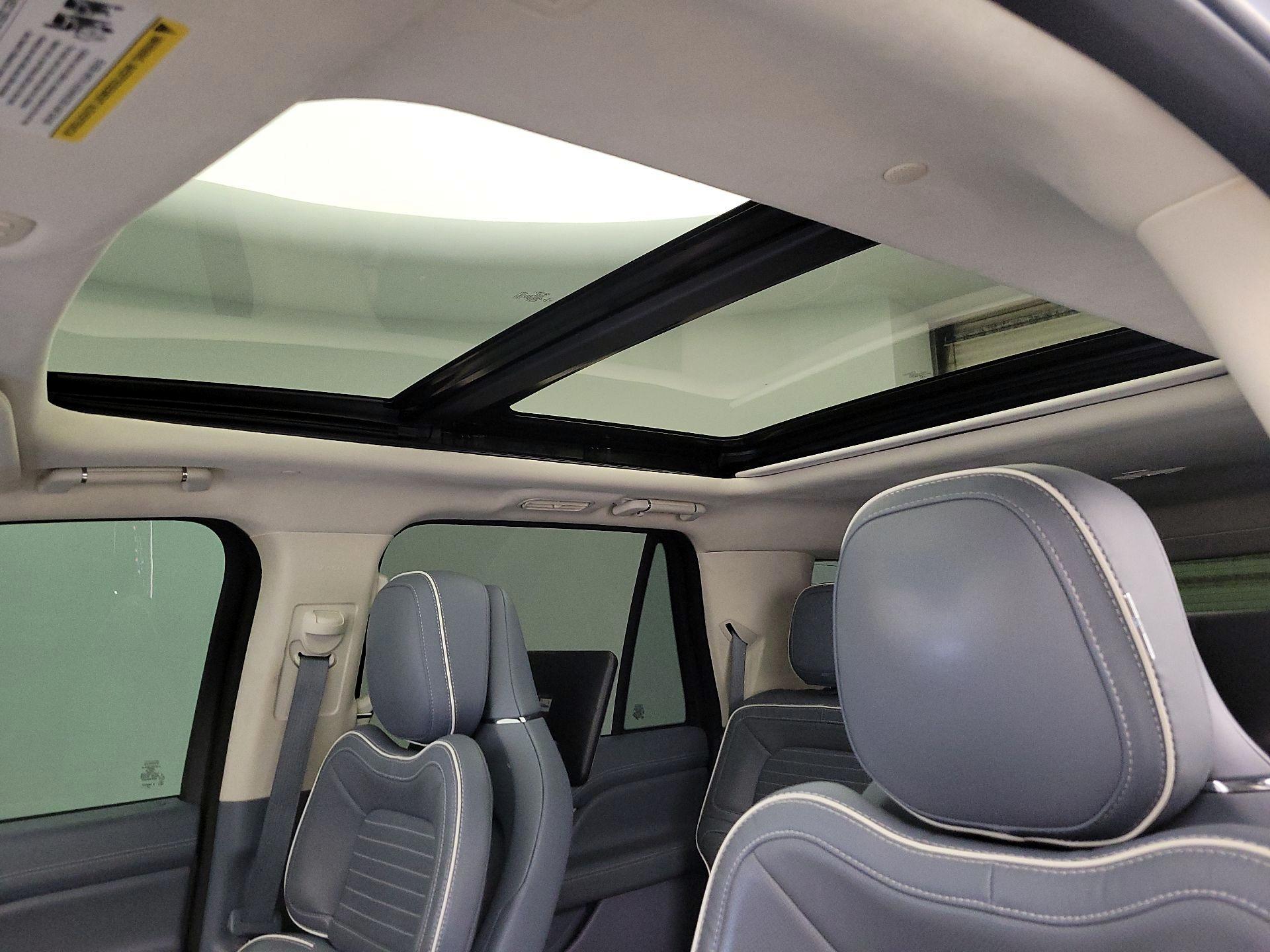 Thumbnail: 2020 Lincoln Navigator L - 20