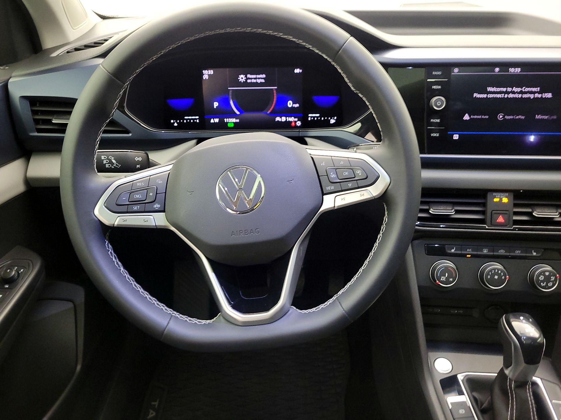 Thumbnail: 2022 Volkswagen Taos - 10