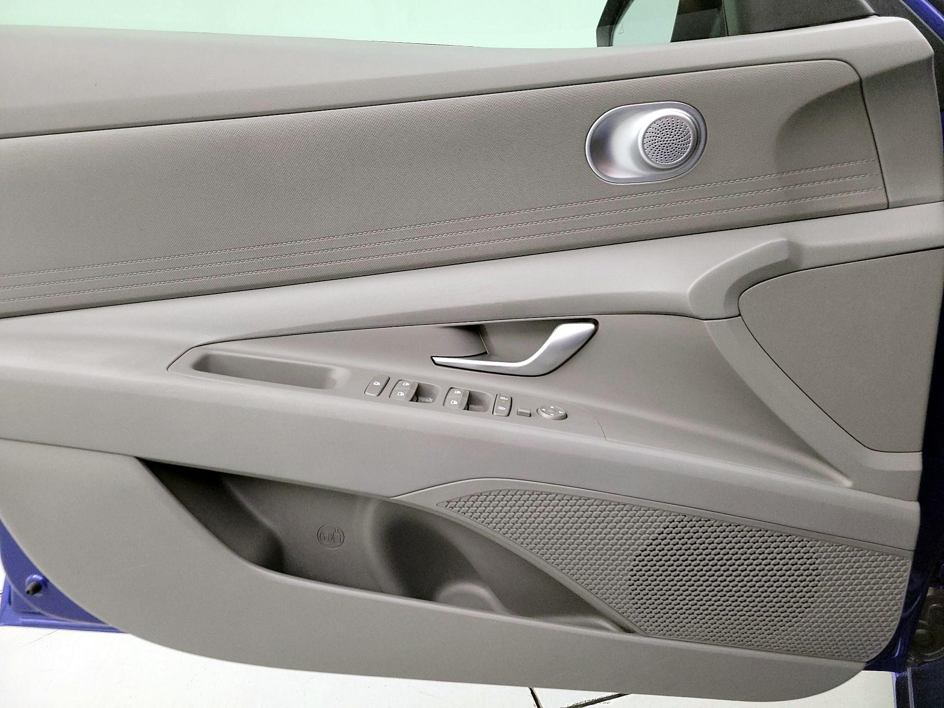 Thumbnail: 2025 Hyundai Elantra - 12