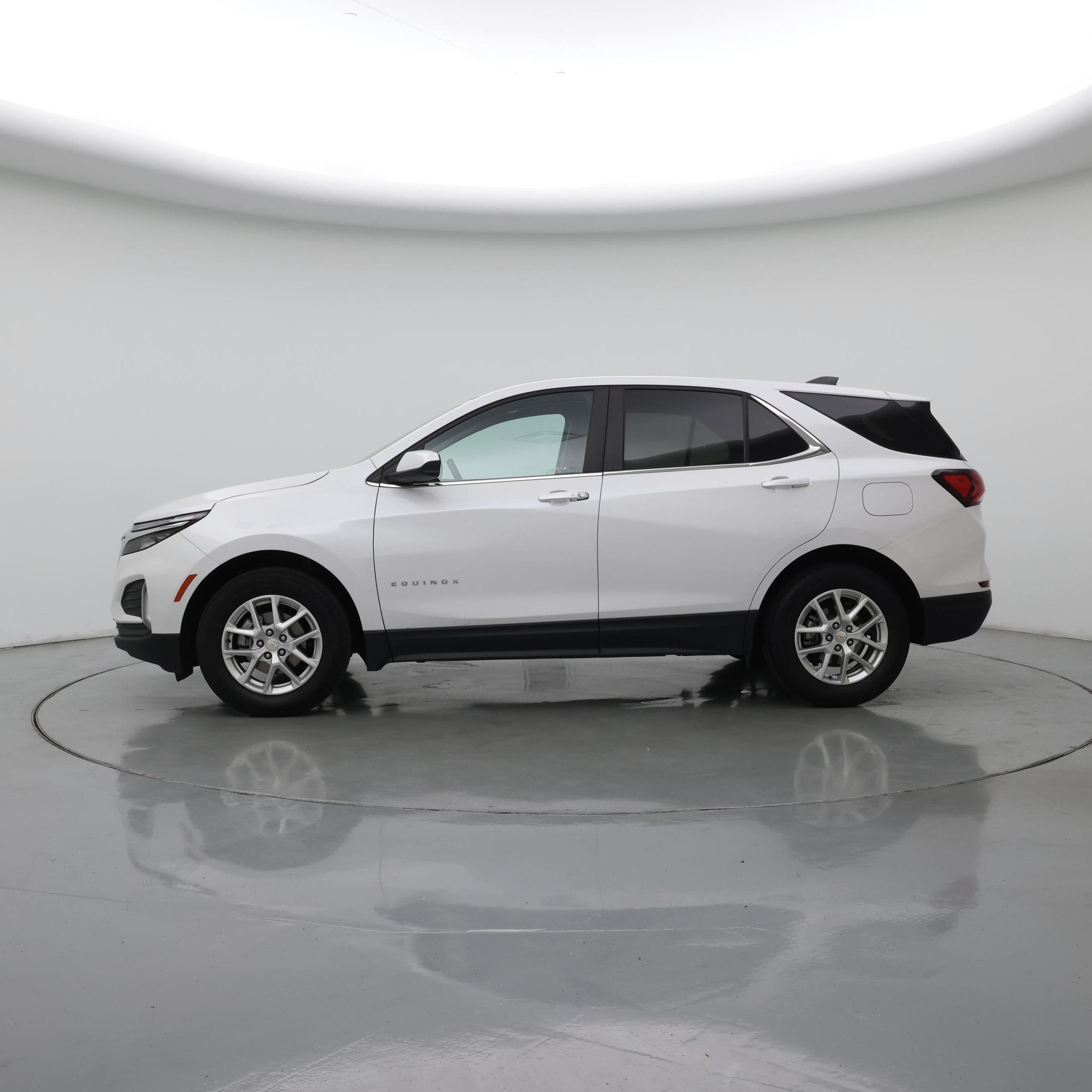 Thumbnail: 2022 Chevrolet Equinox - 3
