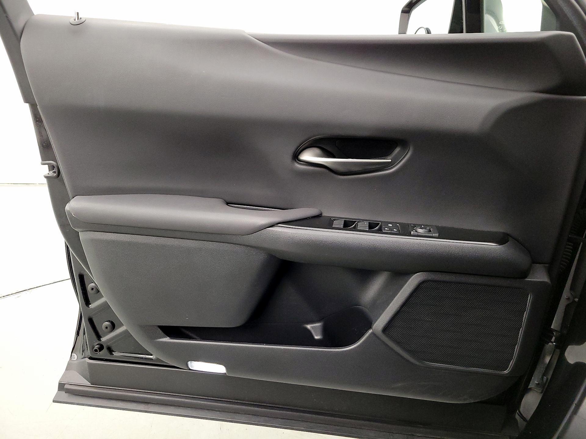 Thumbnail: 2021 Lexus UX - 12