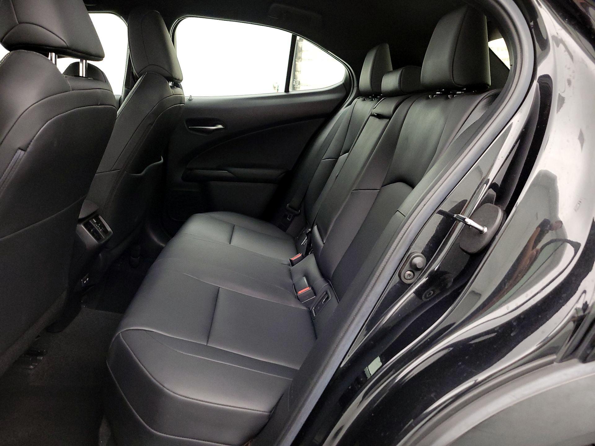 Thumbnail: 2021 Lexus UX - 19
