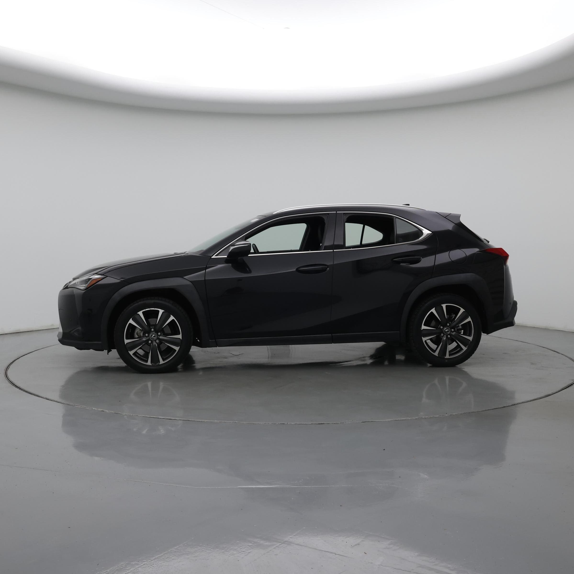 Thumbnail: 2021 Lexus UX - 3