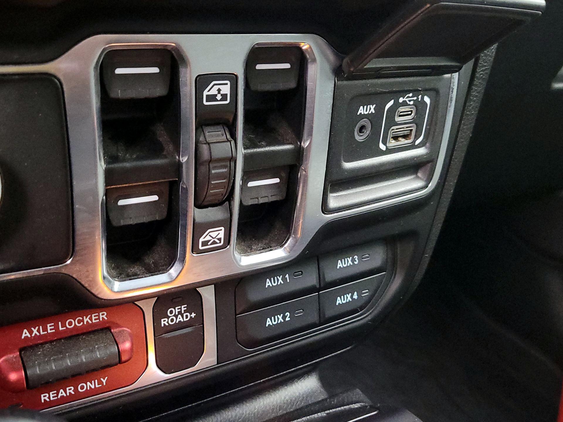 Thumbnail: 2025 Jeep Wrangler - 18