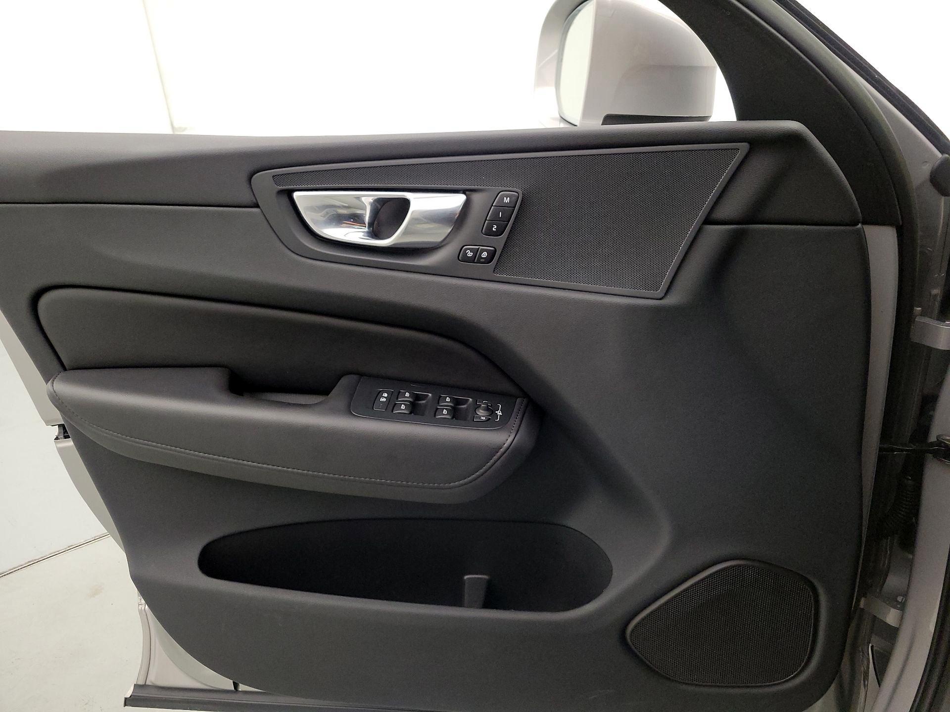 Thumbnail: 2023 Volvo XC60 - 12