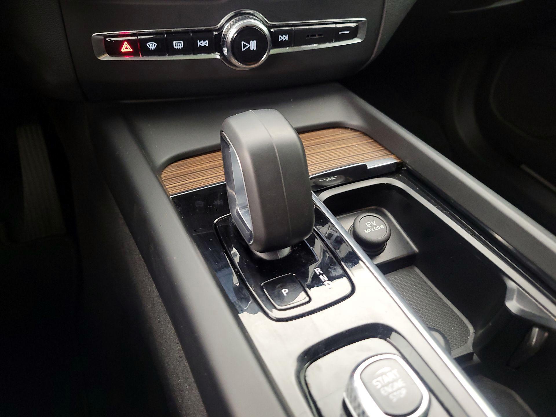 Thumbnail: 2023 Volvo XC60 - 18