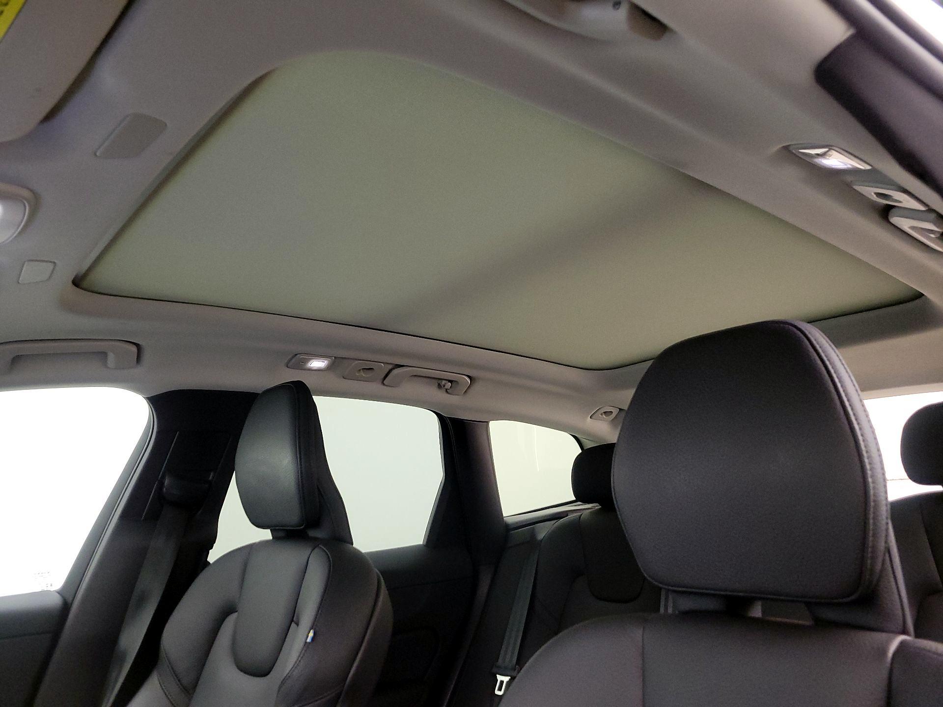 Thumbnail: 2023 Volvo XC60 - 20