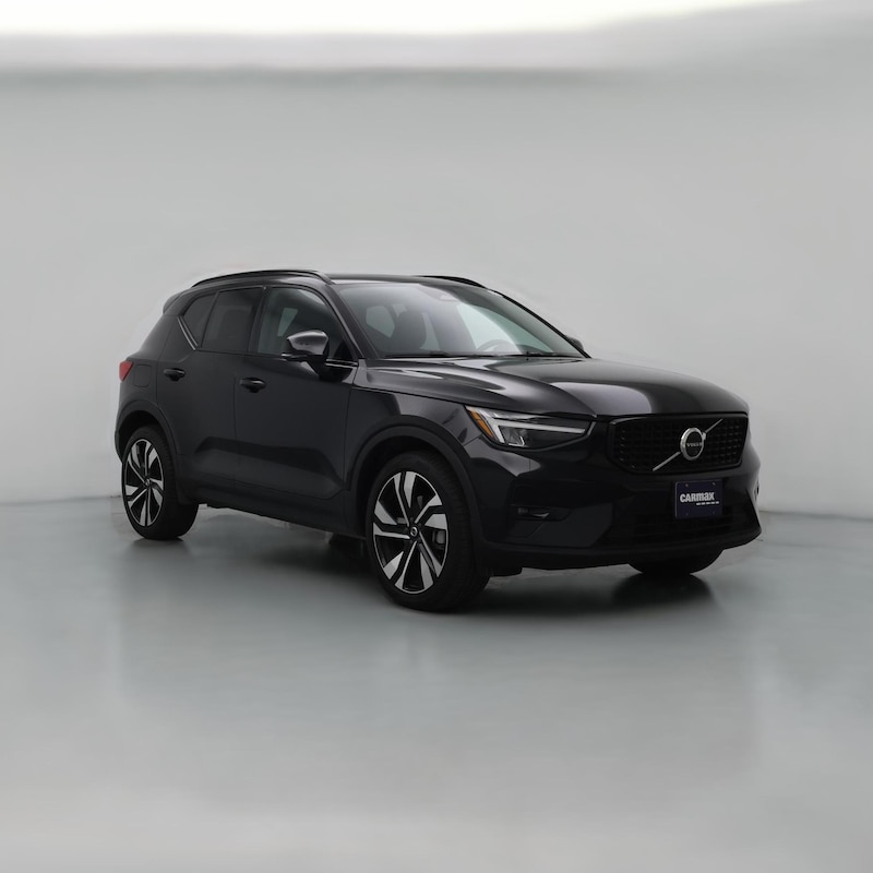 2025 Volvo XC40 B5 Plus Dark Theme