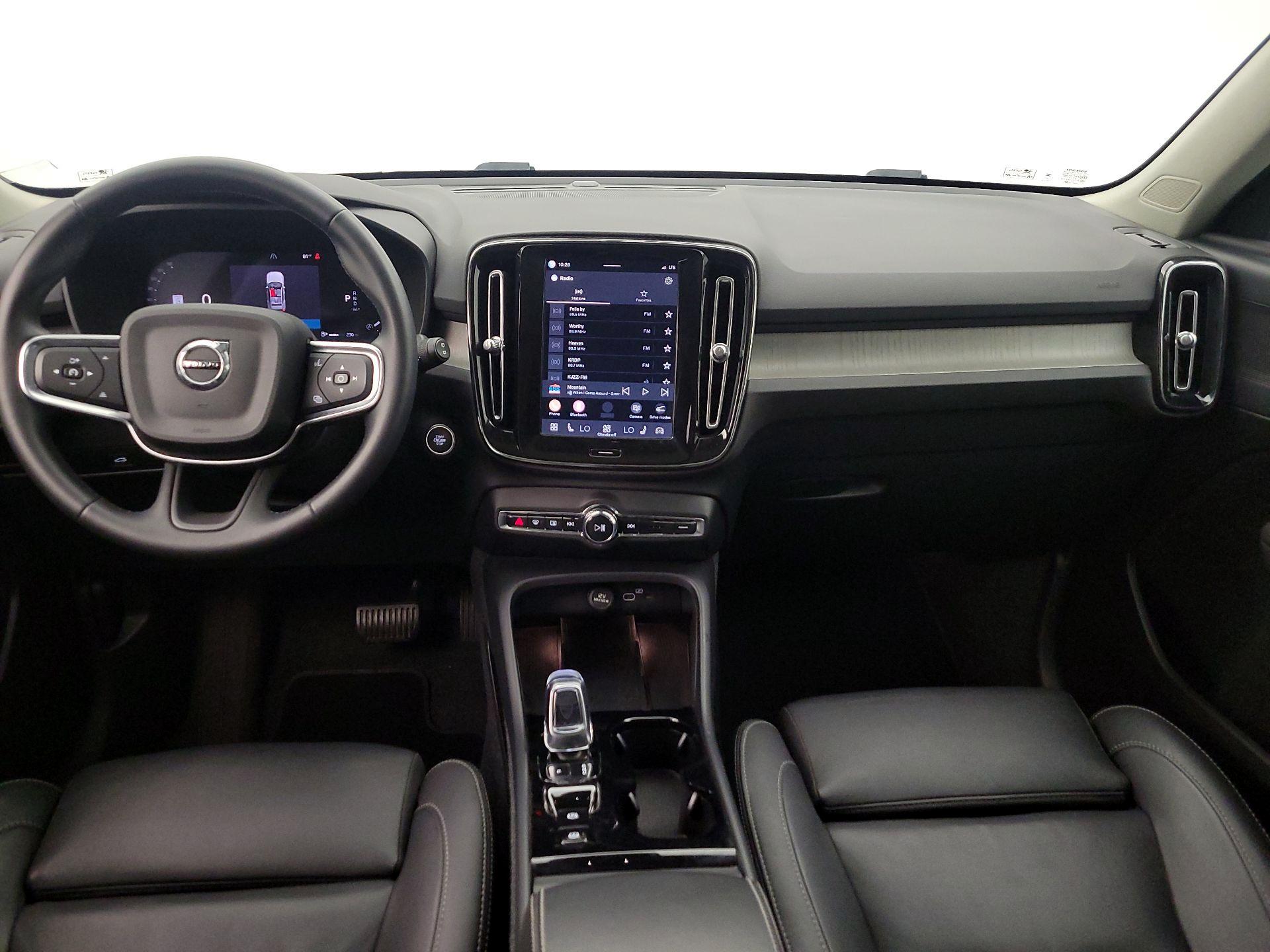Thumbnail: 2025 Volvo XC40 - 9