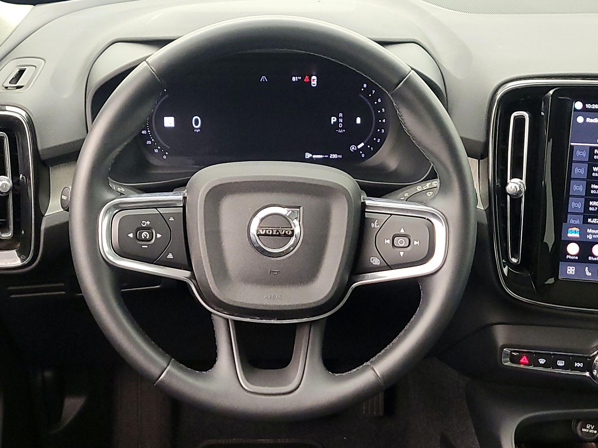 Thumbnail: 2025 Volvo XC40 - 10