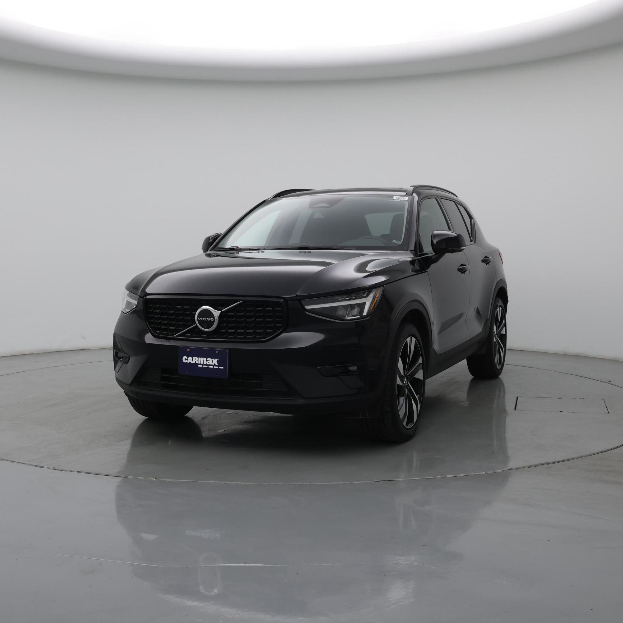 Thumbnail: 2025 Volvo XC40 - 4
