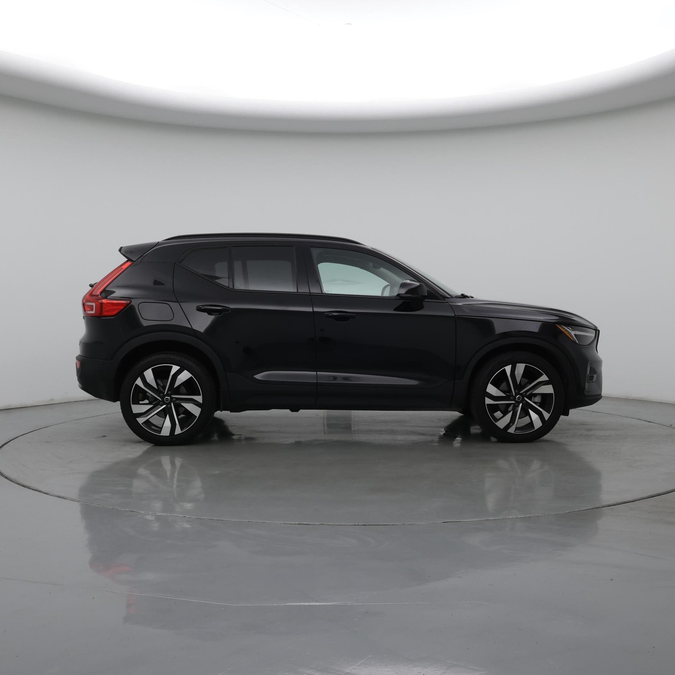 Thumbnail: 2025 Volvo XC40 - 7