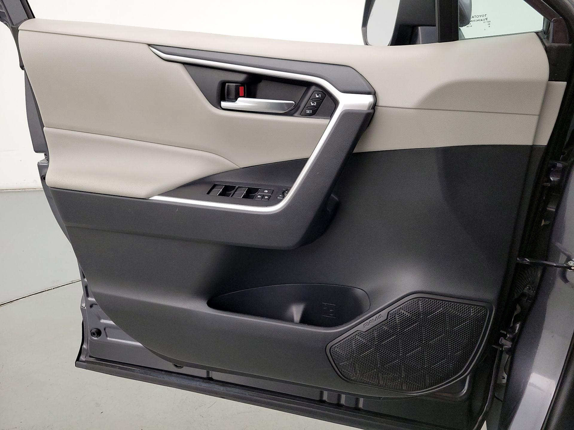 Thumbnail: 2021 Toyota RAV4 - 12