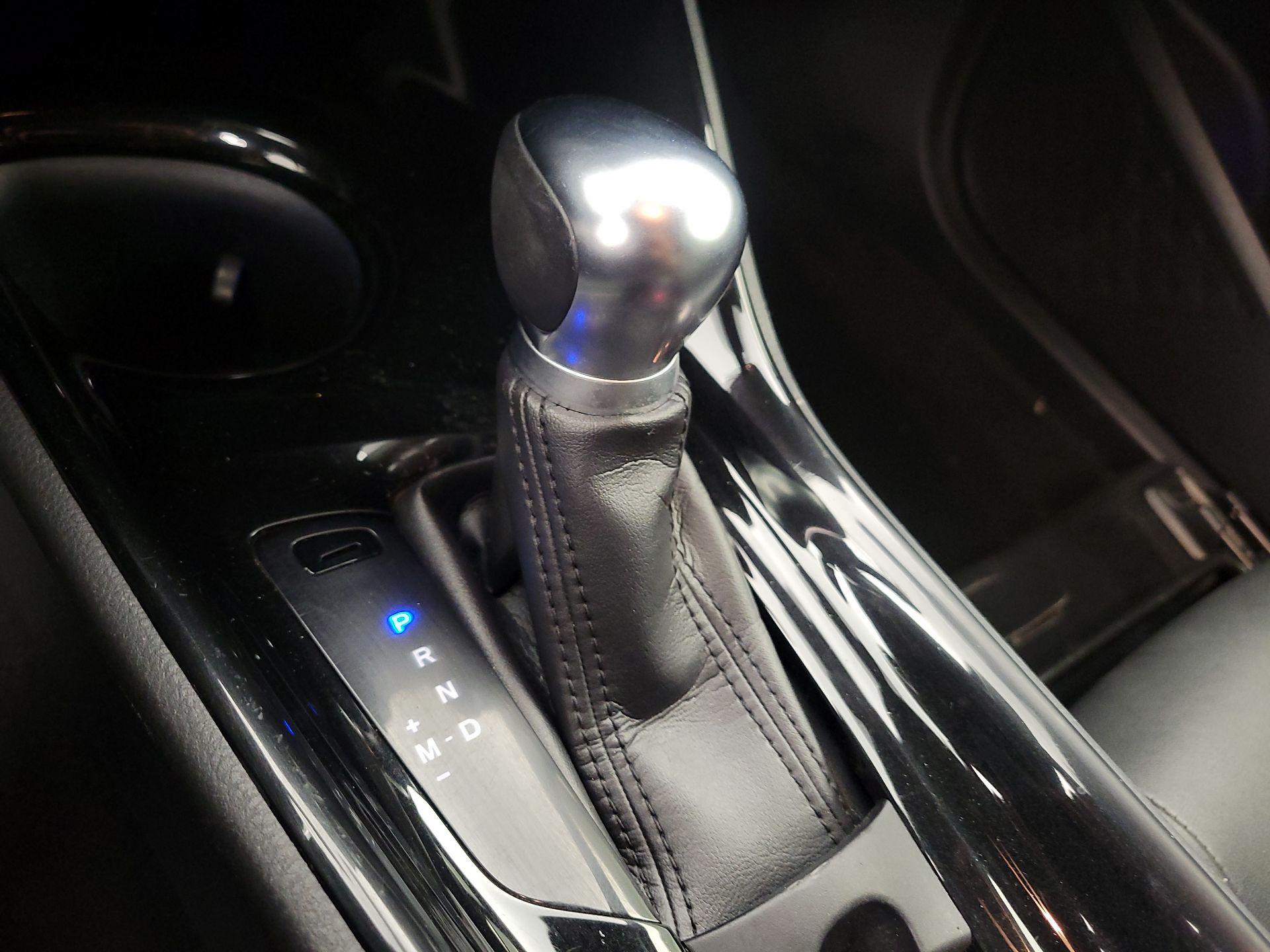 Thumbnail: 2019 Toyota C-HR - 17