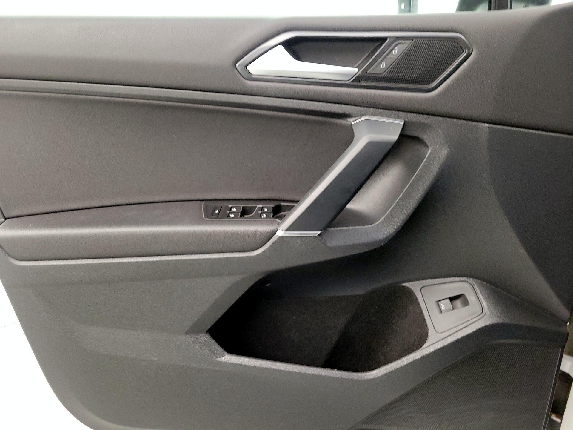 Thumbnail: 2018 Volkswagen Tiguan - 12