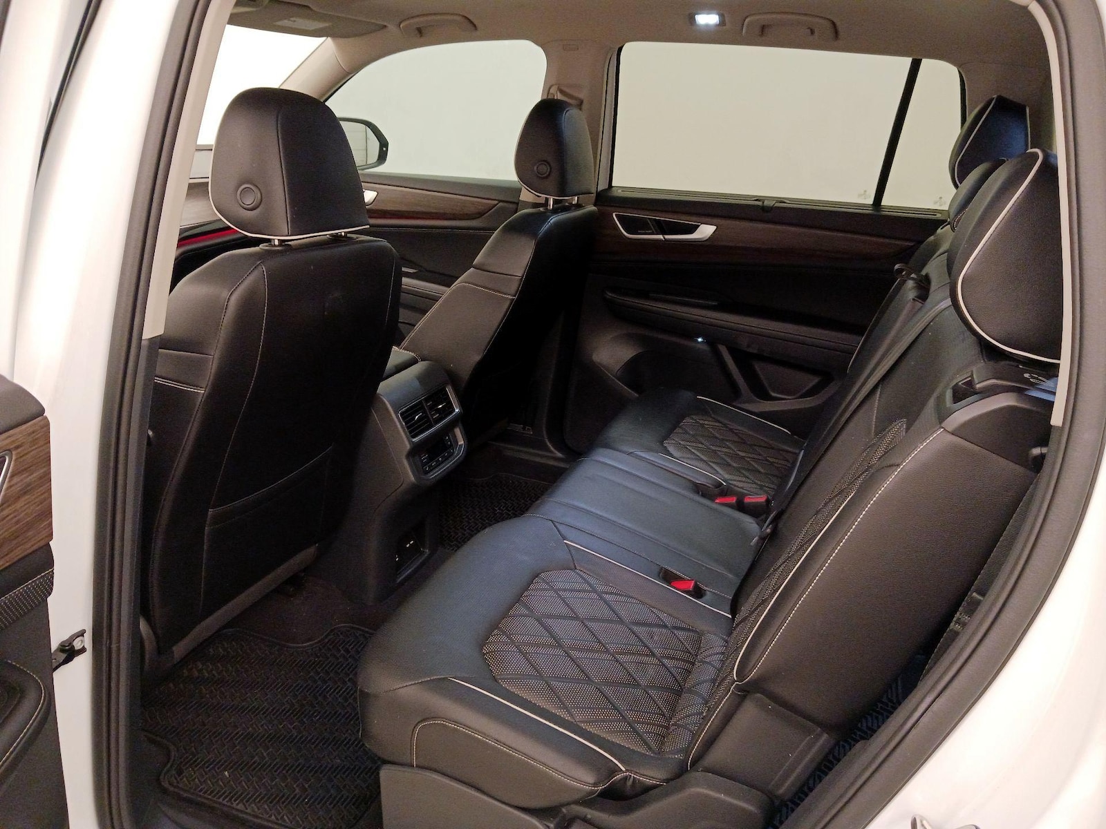 2024 Volkswagen Atlas SEL Premium R-Line - Photo 22
