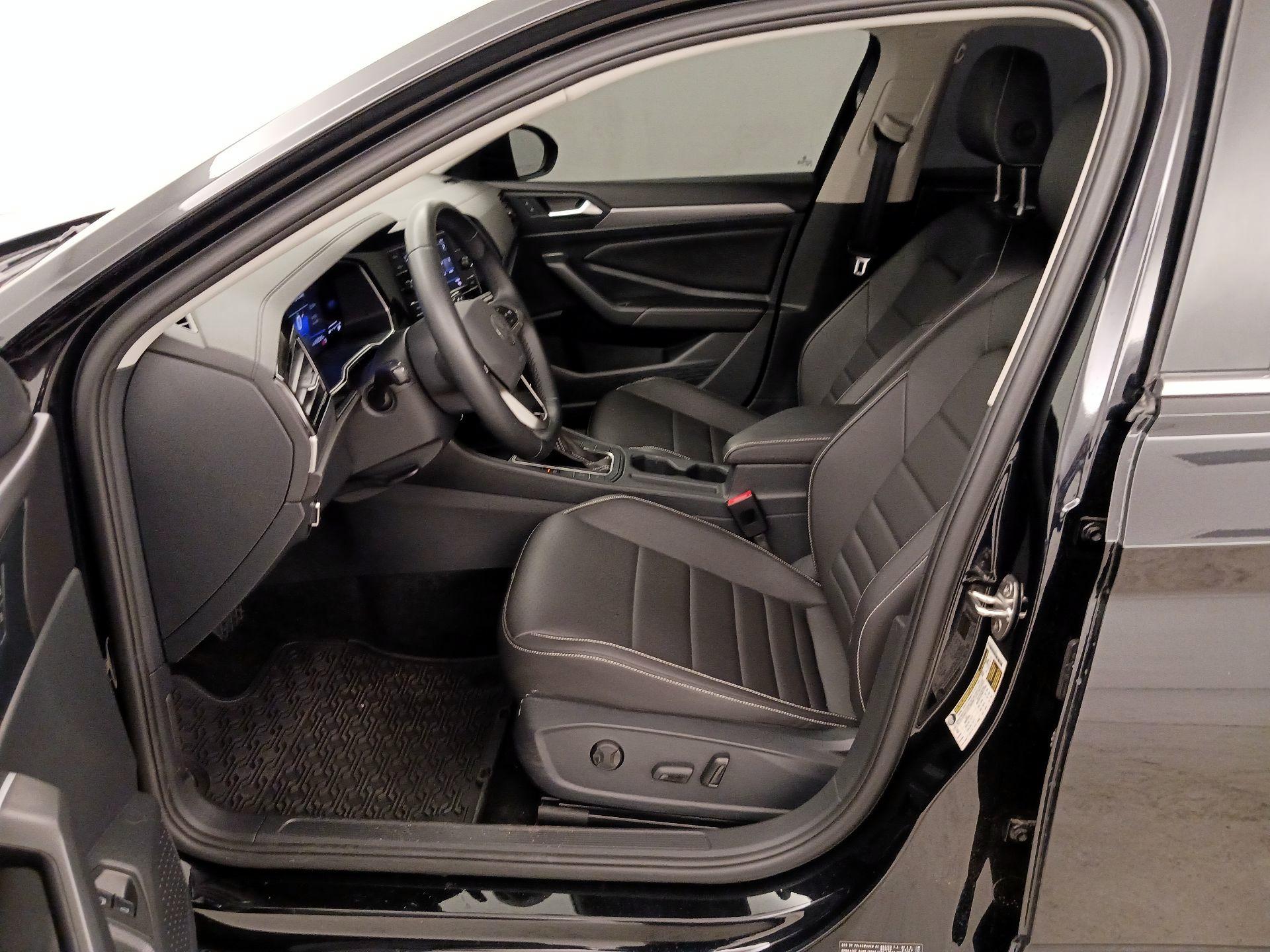 Thumbnail: 2024 Volkswagen Jetta - 11
