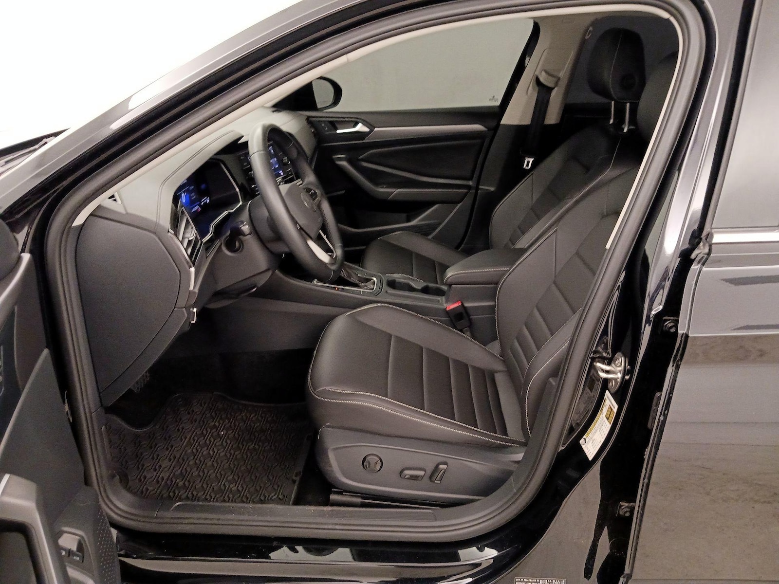 2024 Volkswagen Jetta SE - Photo 12