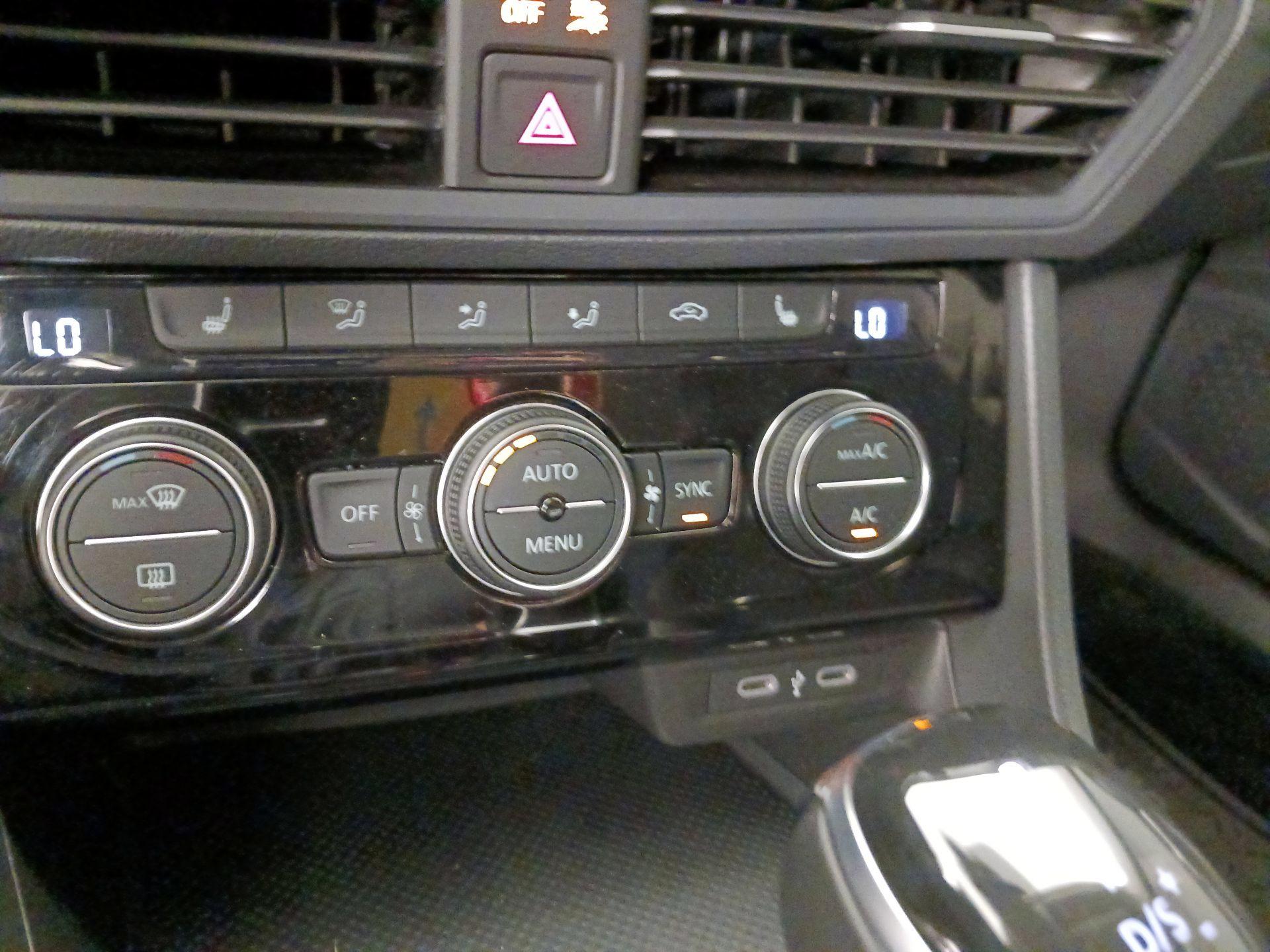 Thumbnail: 2024 Volkswagen Jetta - 15