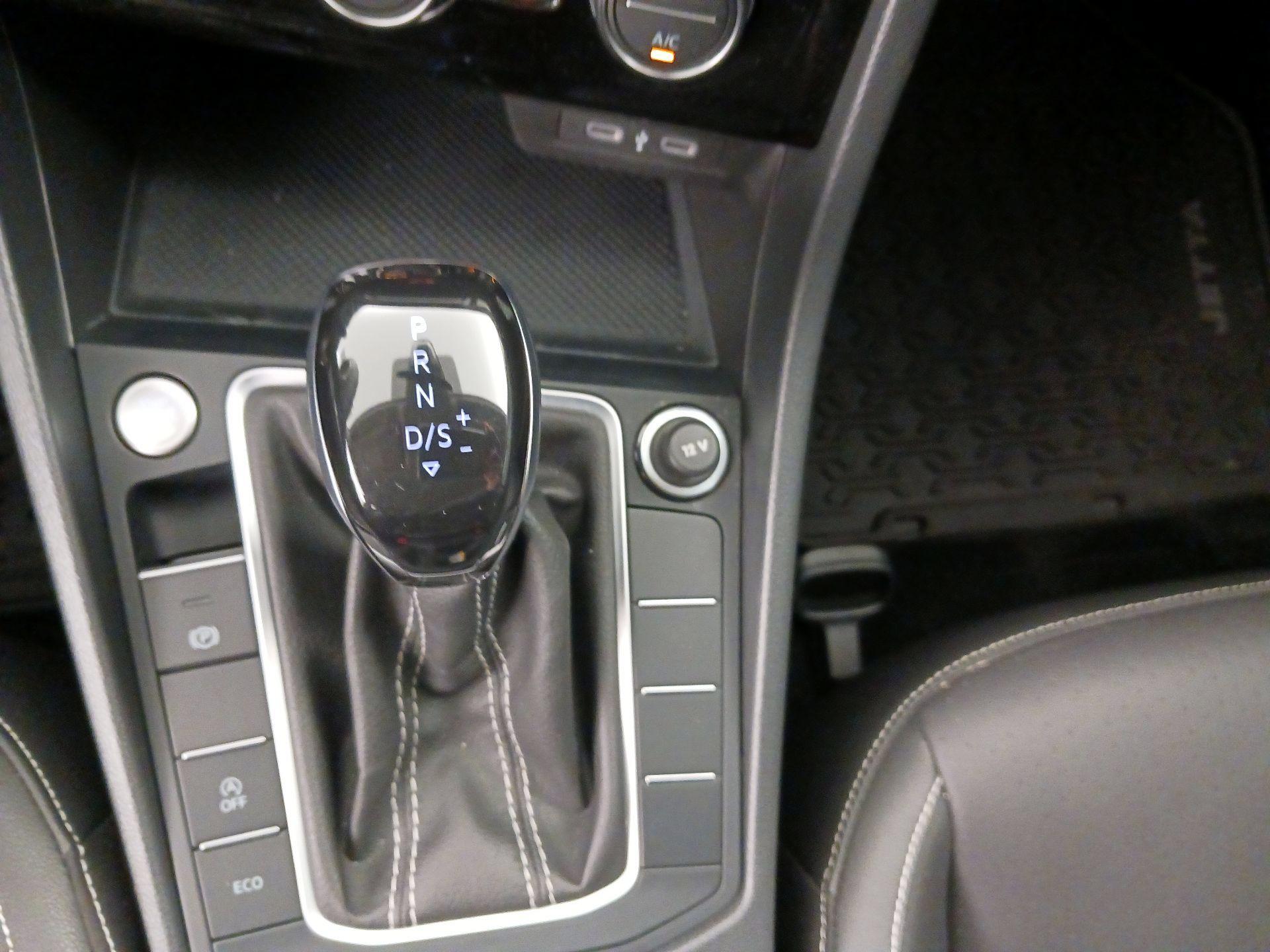 Thumbnail: 2024 Volkswagen Jetta - 16