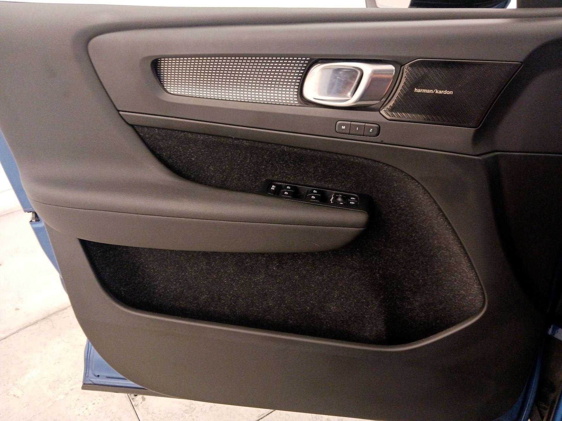 Thumbnail: 2019 Volvo XC40 - 12