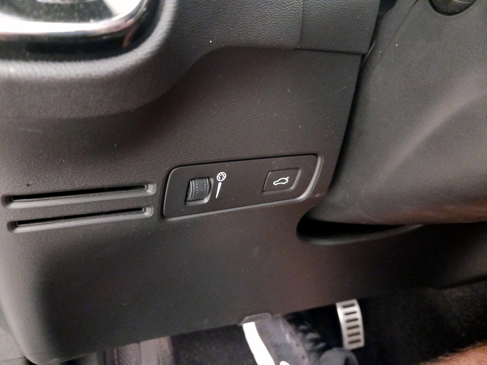 Thumbnail: 2019 Volvo XC40 - 13