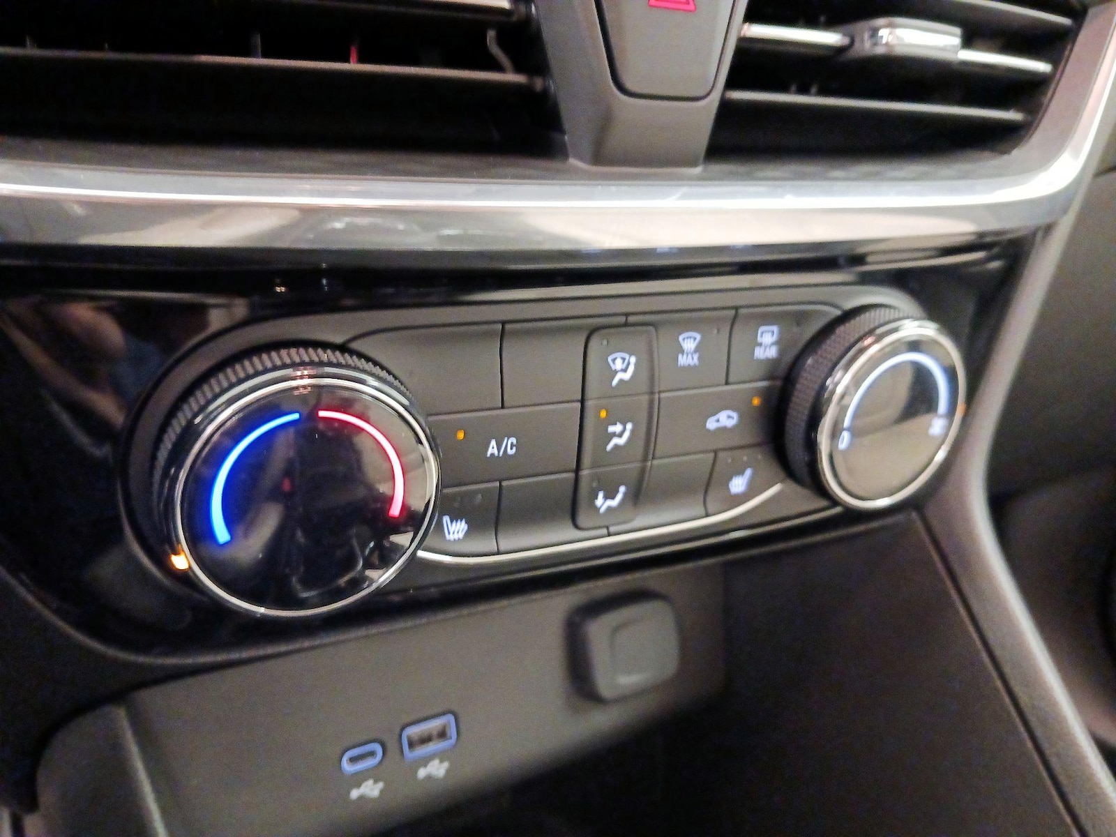2026 Buick Encore GX Sport Touring - Photo 17