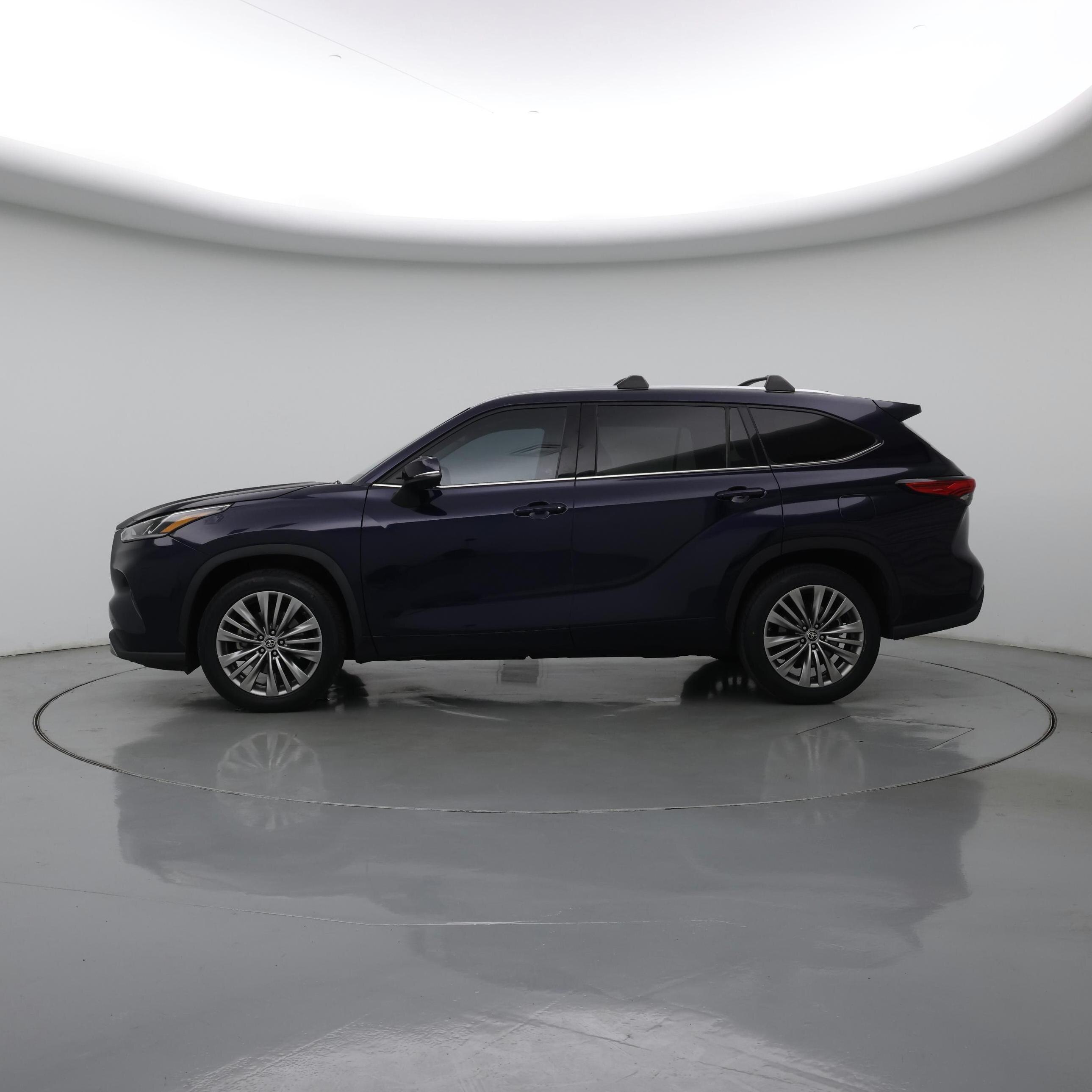 Thumbnail: 2021 Toyota Highlander - 3