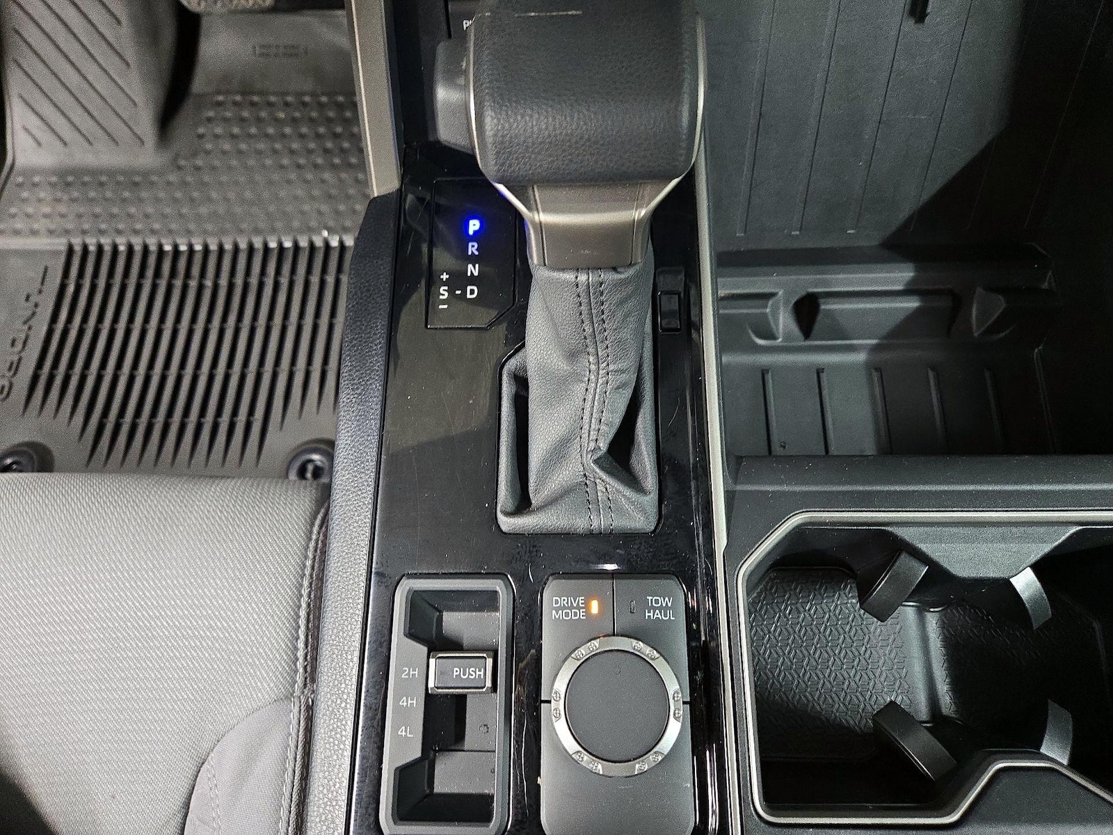 2025 Toyota Tundra SR5 - Photo 18