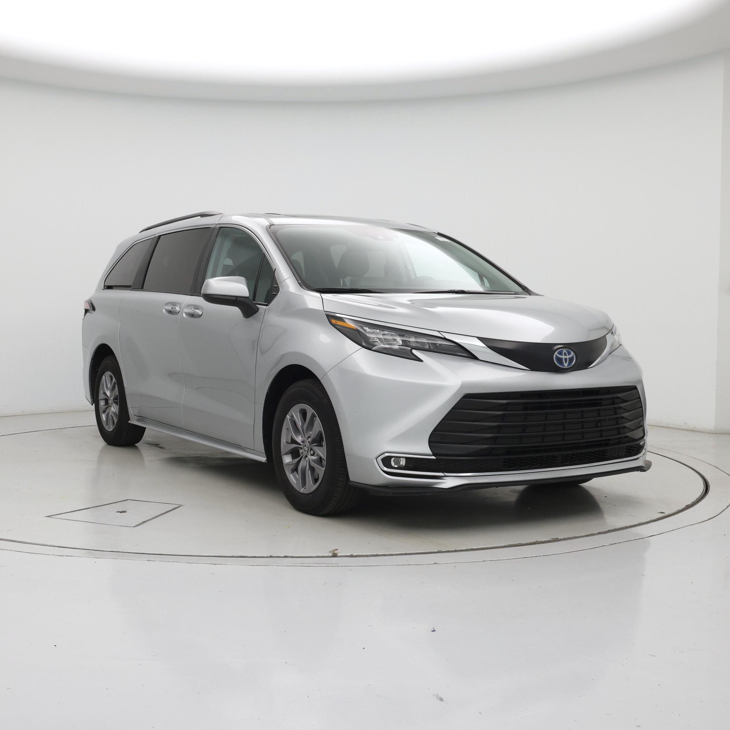 Silver 2024 Toyota Sienna Minivan Front-Wheel Drive Automatic